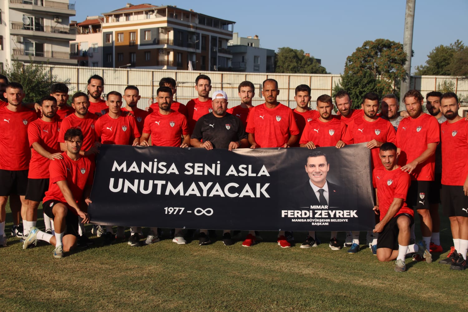 Manisaspor, Sezonun Ilk Antrenmanına Duygusal Anlarla Başladı1