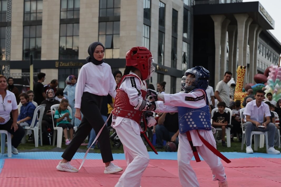 Minikler Taekwondo Turnuvası Renkli Görüntülere Sahne Old (4)