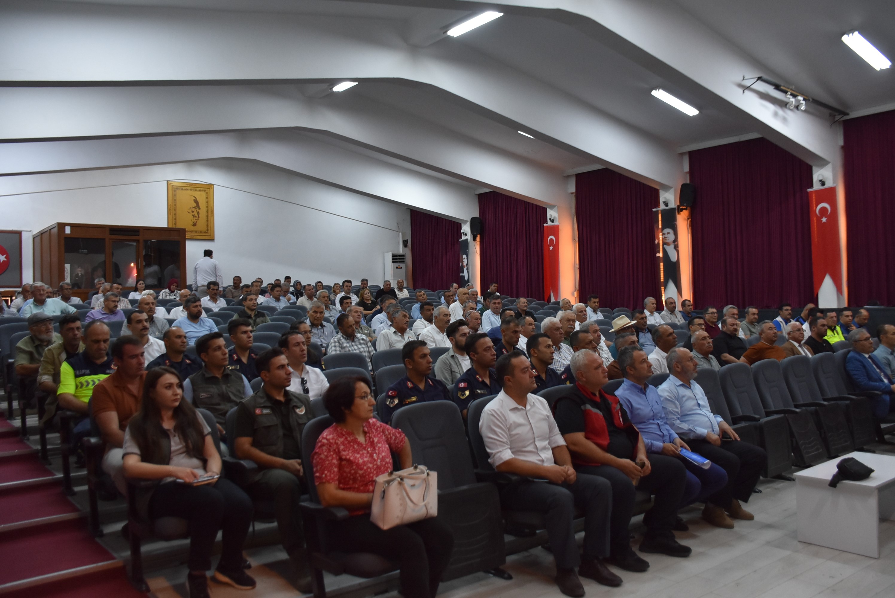 Salihli Kaymakamı Güldoğan, Muhtarlarla Bir Araya Geldi (1)