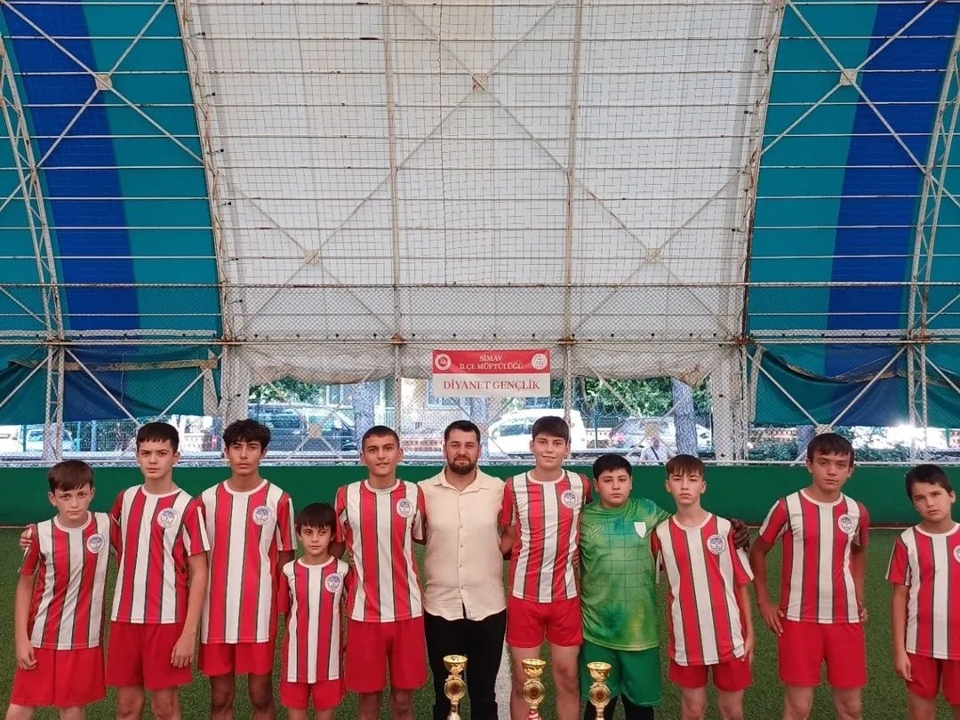 Simav İlçe Müftülüğü Tarafından Düzenlenen Yaz Kur’an Kursları Arası Futbol Turnuvası Sona Erdi (1)