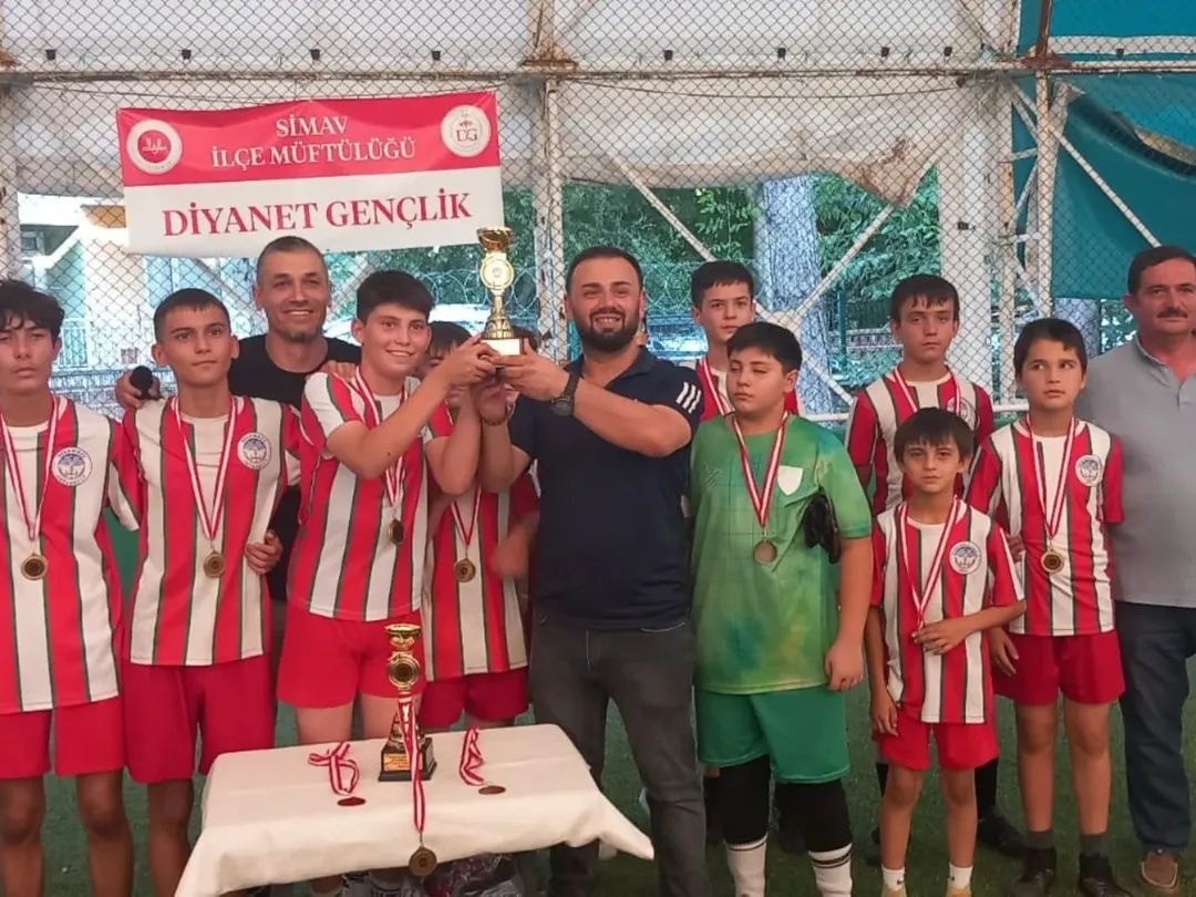 Simav İlçe Müftülüğü Tarafından Düzenlenen Yaz Kur’an Kursları Arası Futbol Turnuvası Sona Erdi (3)