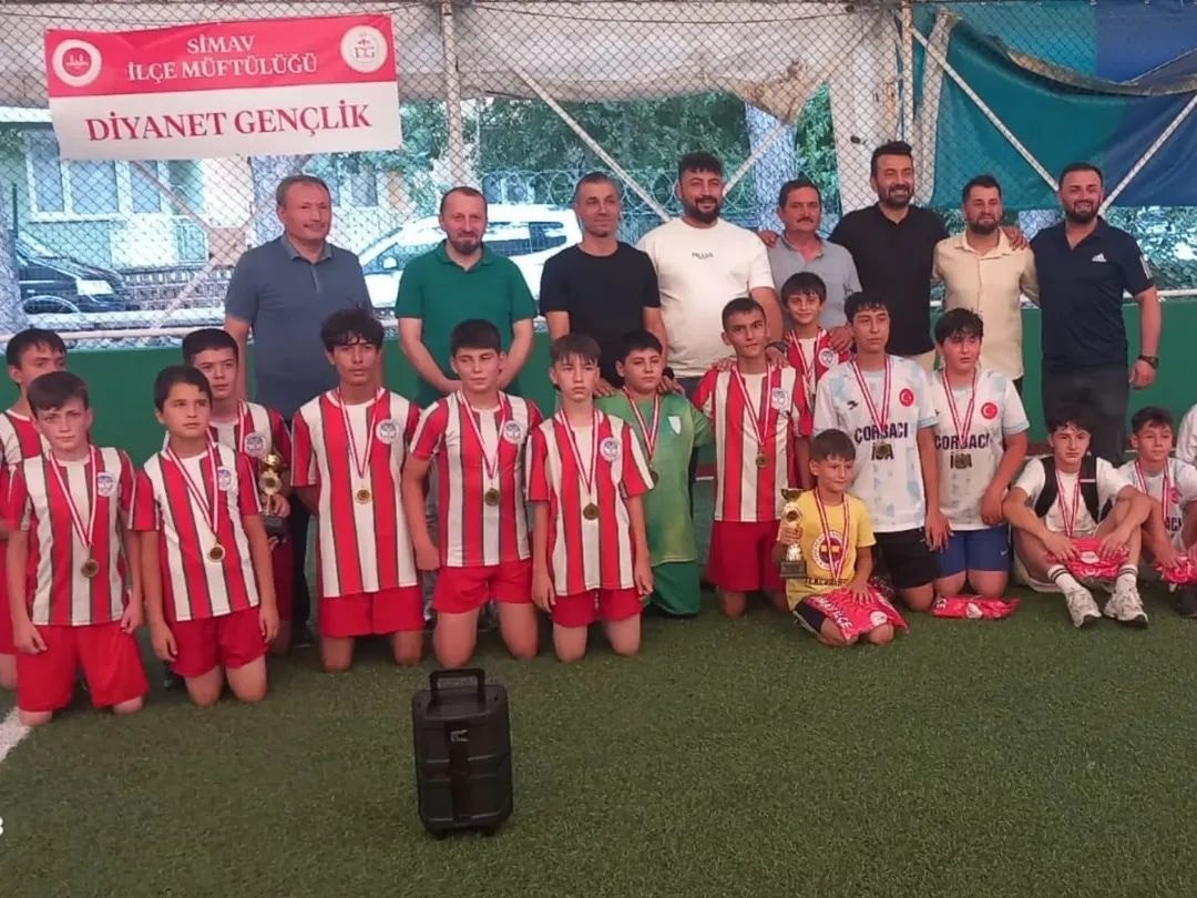 Simav İlçe Müftülüğü Tarafından Düzenlenen Yaz Kur’an Kursları Arası Futbol Turnuvası Sona Erdi (4)