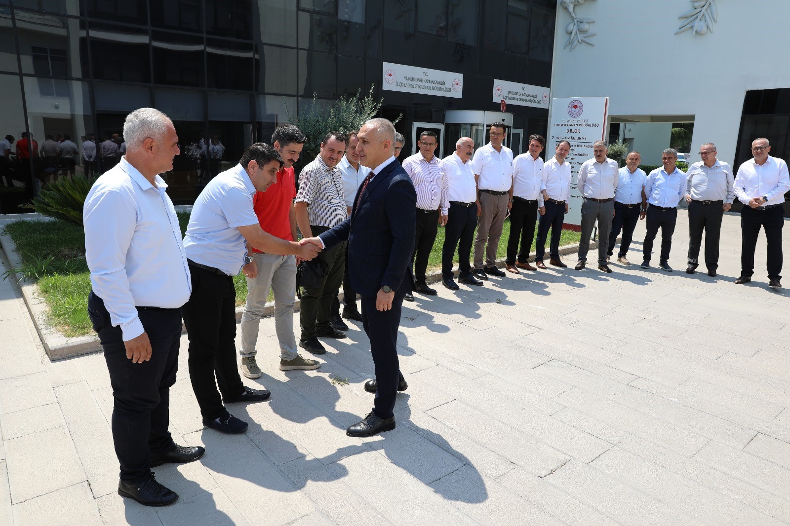 Törene İl Müdür Yardımcıları, Şube Müdürleri, İlçe Müdürleri Ve Kurum Personeli Katıldı. Karşılıklı Başarı Temennilerinin Ardından Devir Teslim Süreci Tamamlandı (2)