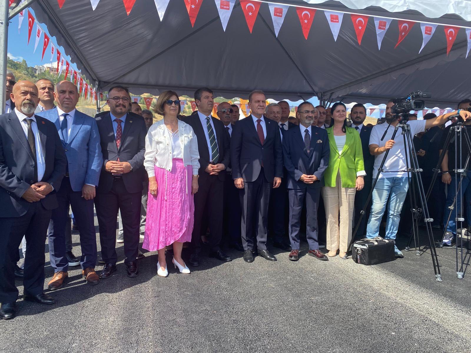 Türkiye Belediyeler Birliği Araç Teslim Törenine Katılarak İlçemize Hibe Edilen Ekskavatör’ü Teslim Aldık İlçemize Hayırlı Uğurlu Olsun (1)