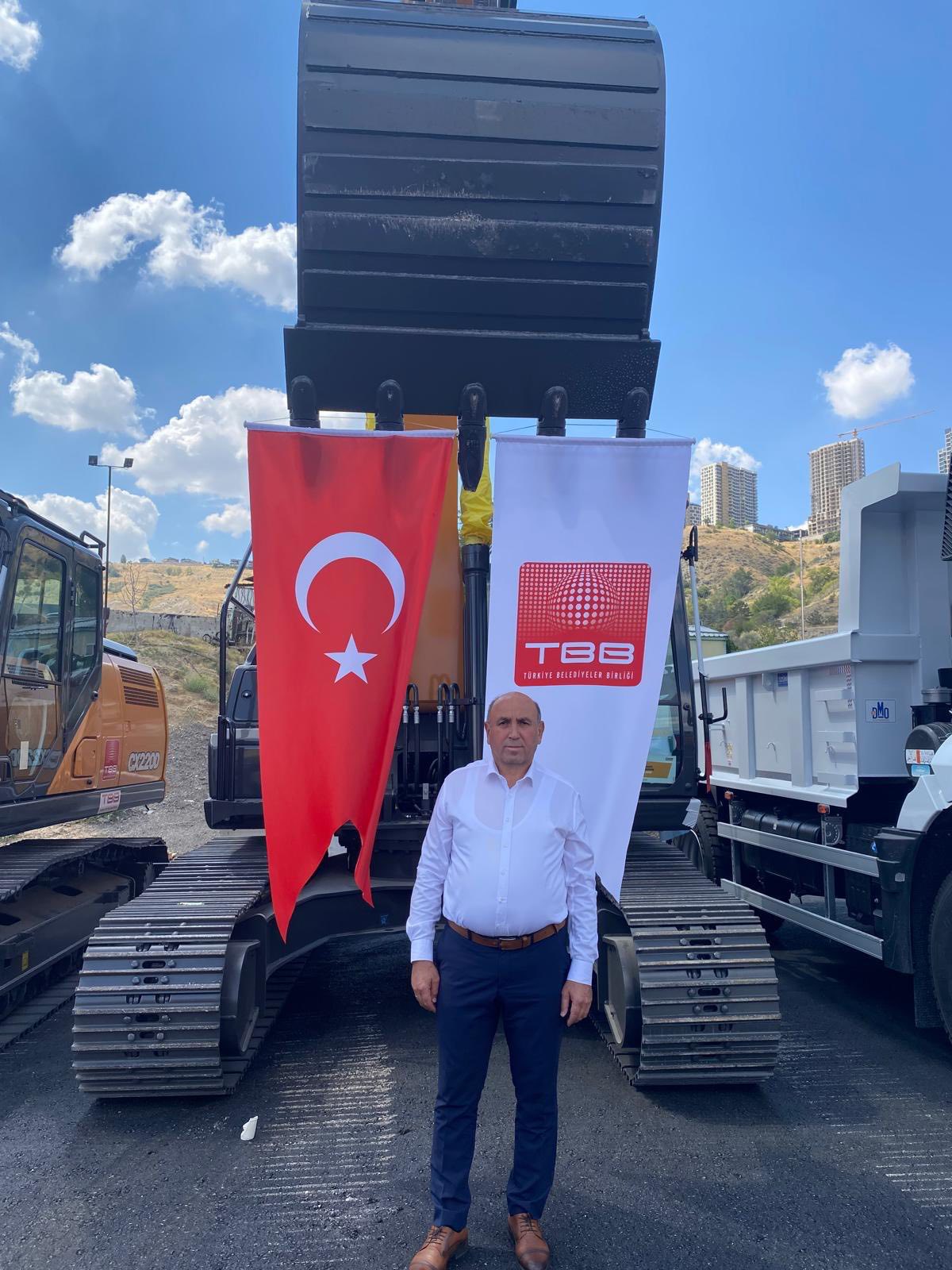 Türkiye Belediyeler Birliği Araç Teslim Törenine Katılarak İlçemize Hibe Edilen Ekskavatör’ü Teslim Aldık İlçemize Hayırlı Uğurlu Olsun (4)