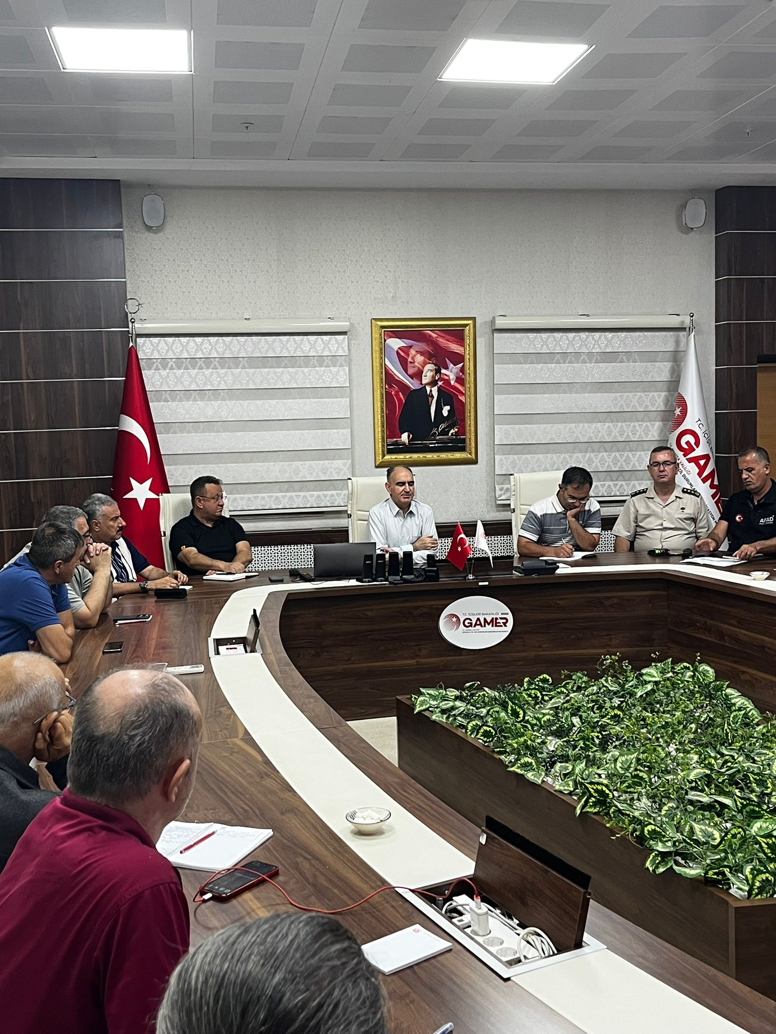 Vali Özkan Kriz Masasında (2)