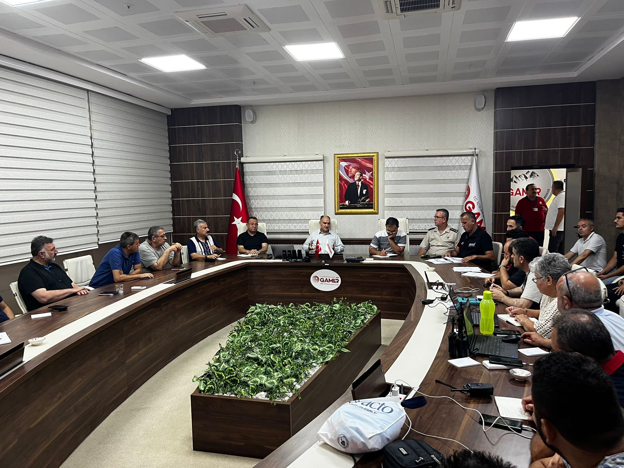 Vali Özkan Kriz Masasında (3)