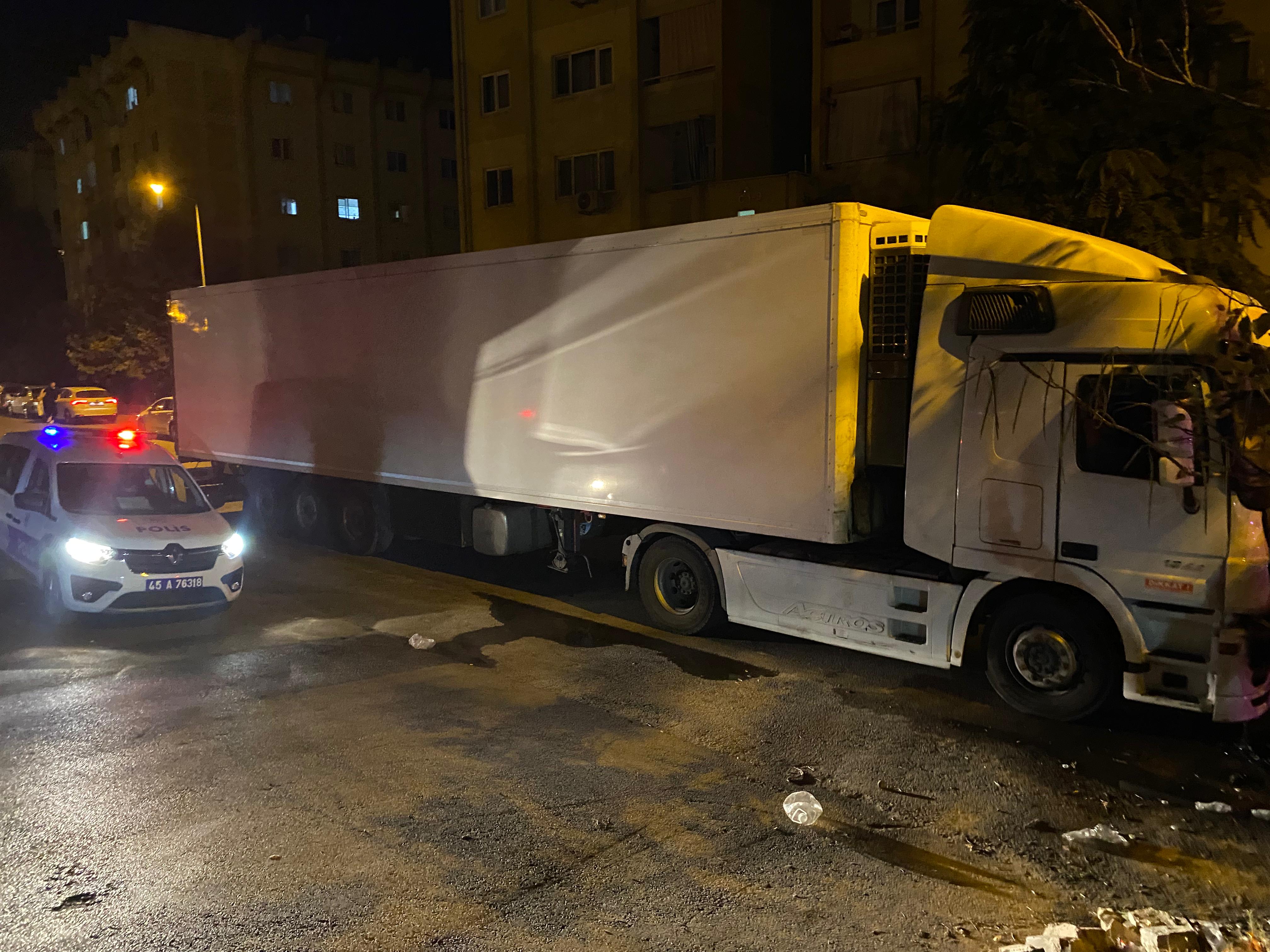 Turgutlu’da Seyir Halindeki Tır Alev Aldı, Vatandaşlar Facianın Önüne Geçti-2