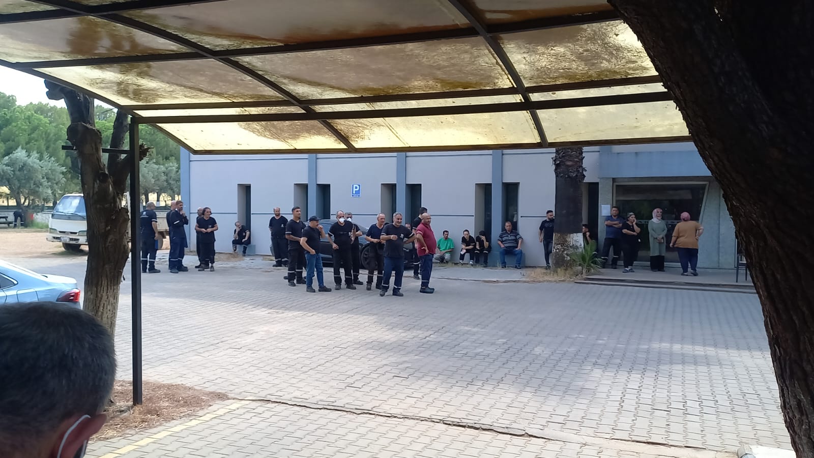 Manisa'da bir fabrikada zehirlenen işçiler hastaneye kaldırıldı!-1