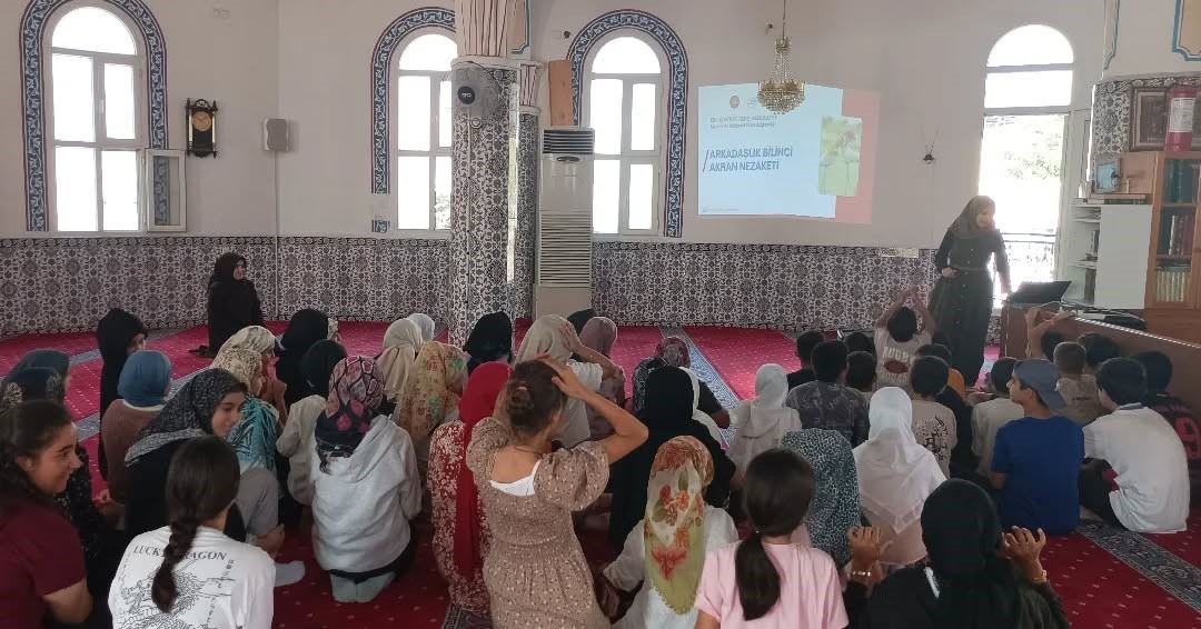 Yaz Kur’an Kurslarına Katılan Öğrencilere, Dini Bilgilerin Yanı Sıra Kişisel Gelişim Ve Sosyal Farkındalık Konularında Da Eğitimler Veriliyor (1)