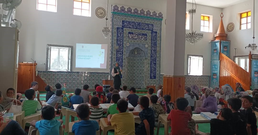 Yaz Kur’an Kurslarına Katılan Öğrencilere, Dini Bilgilerin Yanı Sıra Kişisel Gelişim Ve Sosyal Farkındalık Konularında Da Eğitimler Veriliyor (4)
