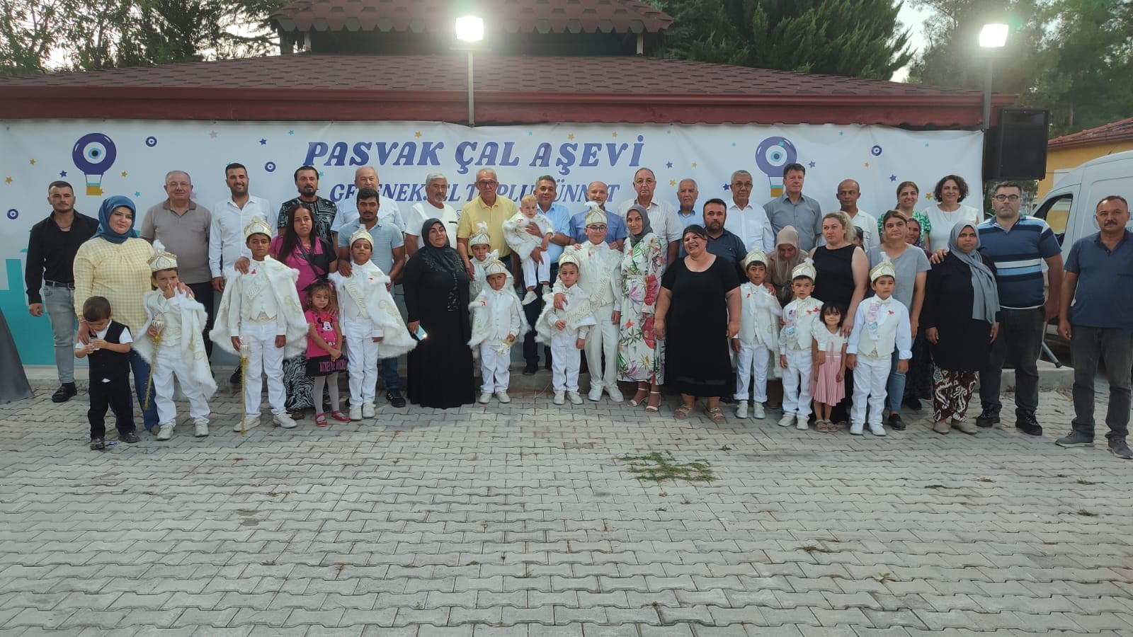 11 Çocuk Erkekliğe Ilk Adımlarını Birlikte Attı (2)