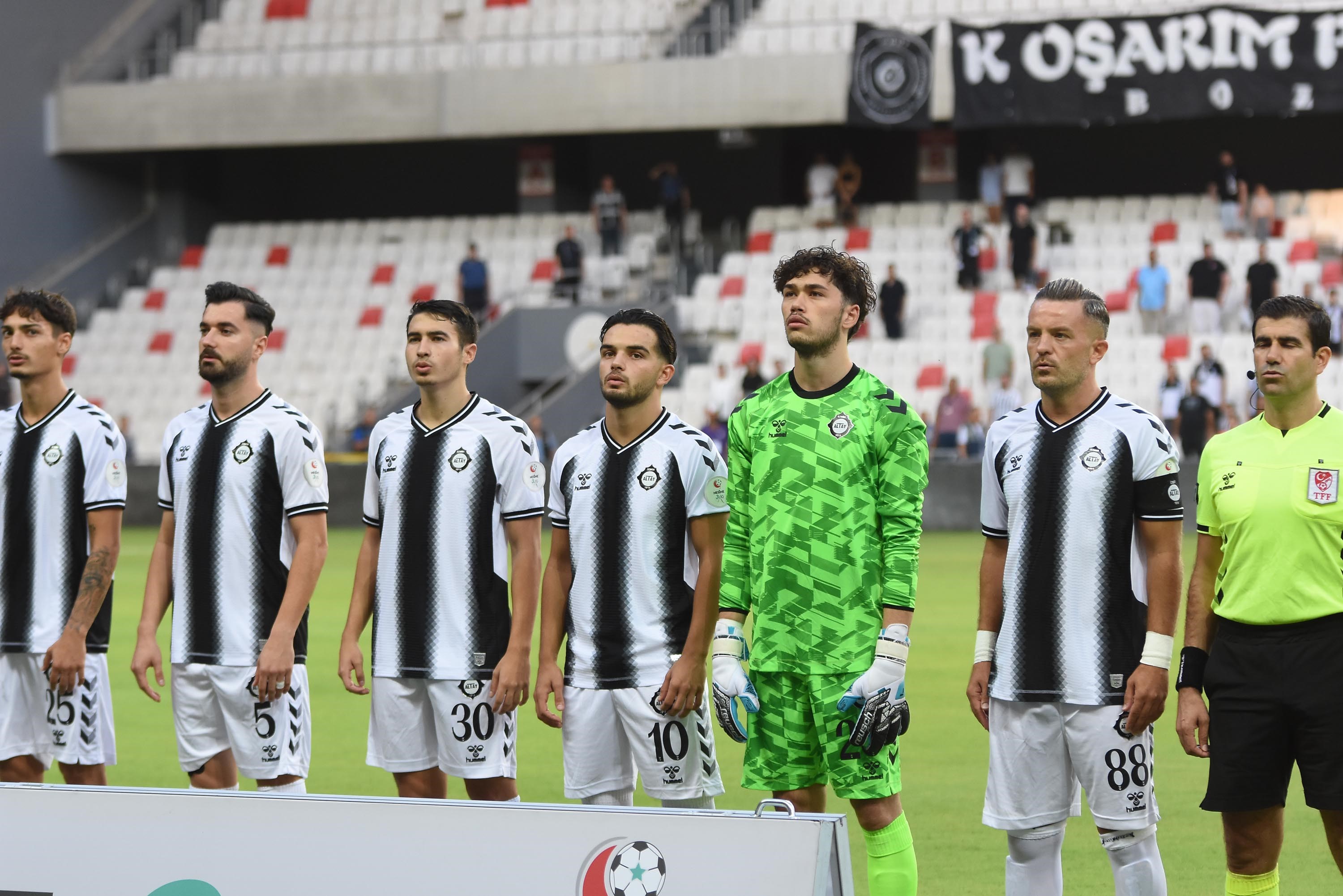 Altay, Ayvalıkgücü Belediyespor’la Golsüz Berabere Kaldı (1)