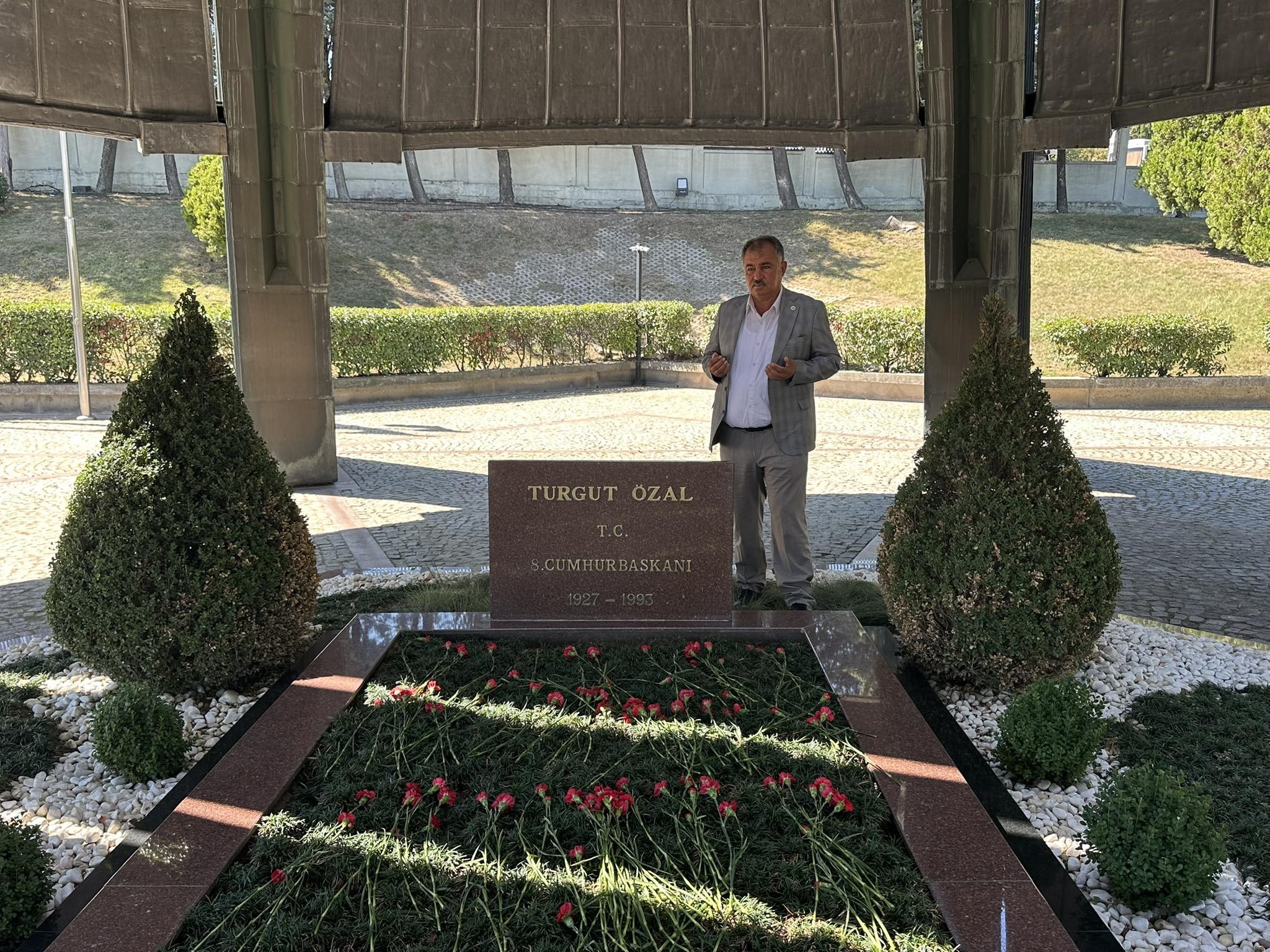 Başkan Pütün, Menderes Ve Özal’ın Kabirlerini Ziyaret Etti (2)