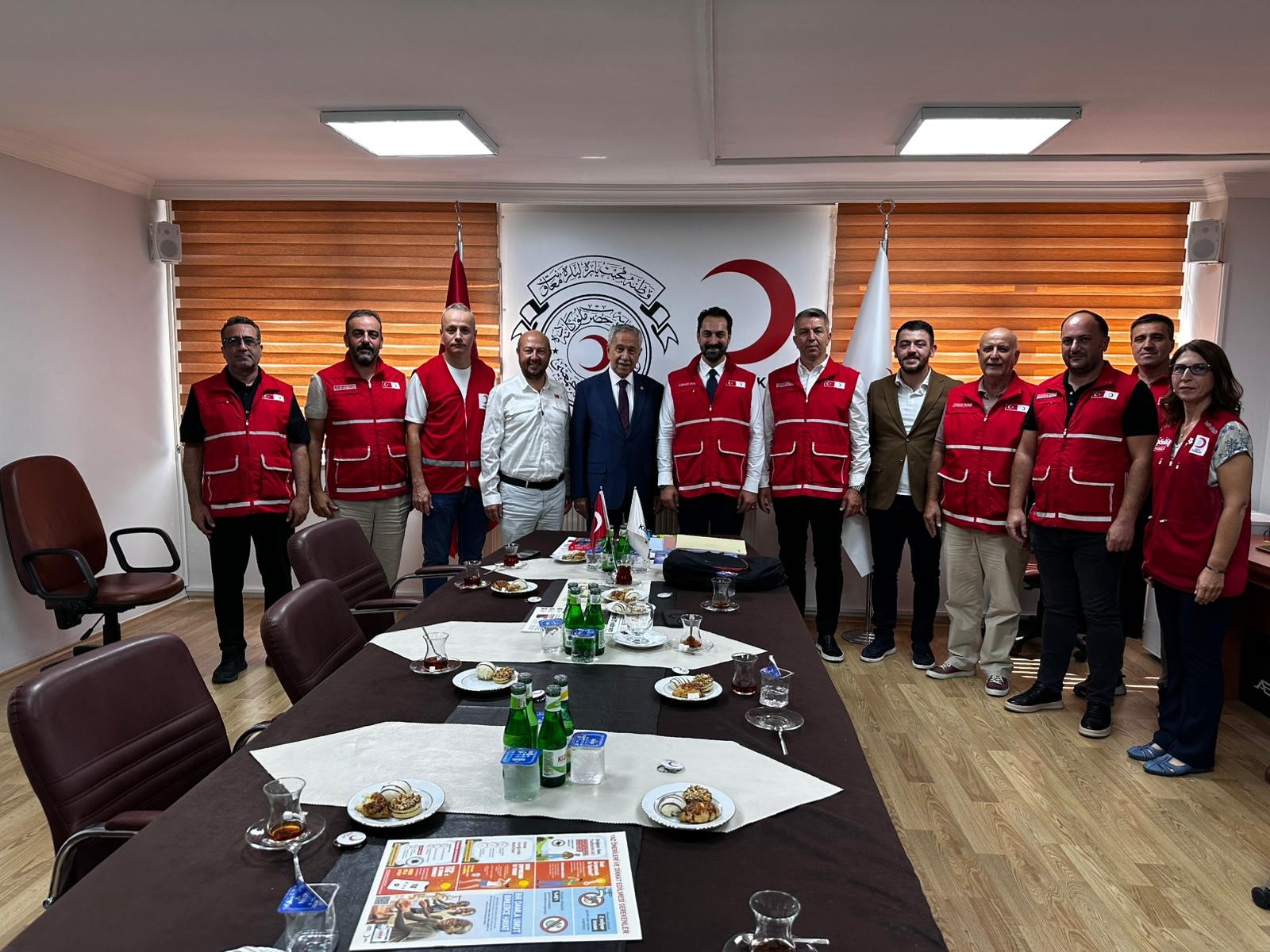 Bülent Arınç’tan Kızılay'a Anlamlı Tebrik! (5)