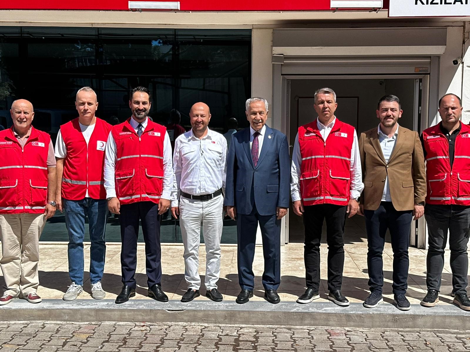 Bülent Arınç’tan Kızılay'a Anlamlı Tebrik! (6)