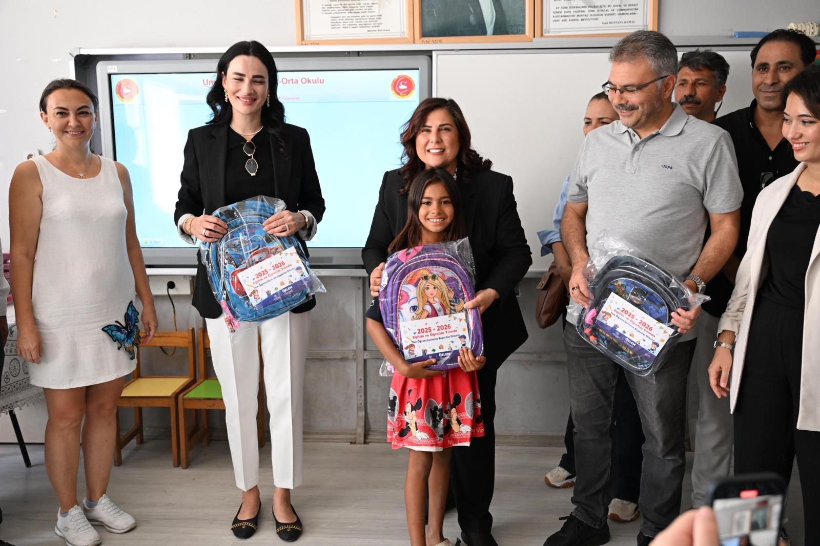 Büyükşehir'den Öğrencilere Okul Çantası! (1)