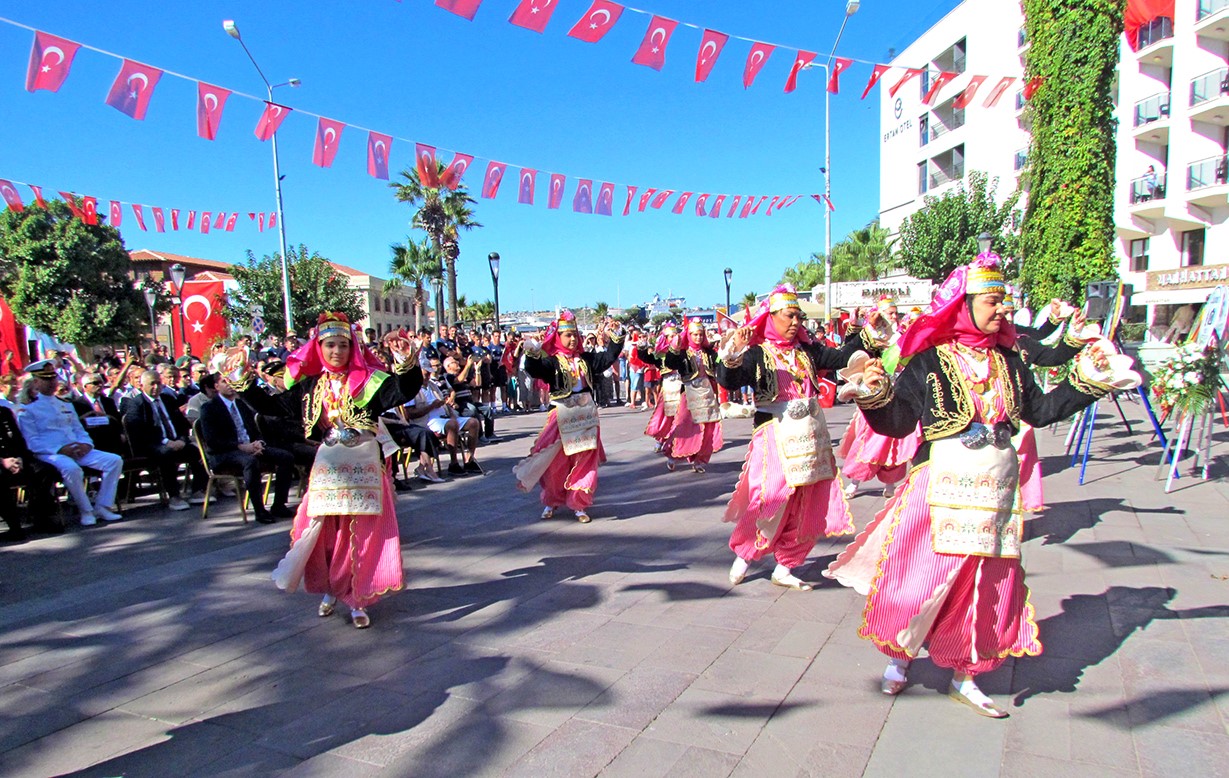 Çeşme'nin Kurtuluşu Coşkuyla Kutlandı! (1)