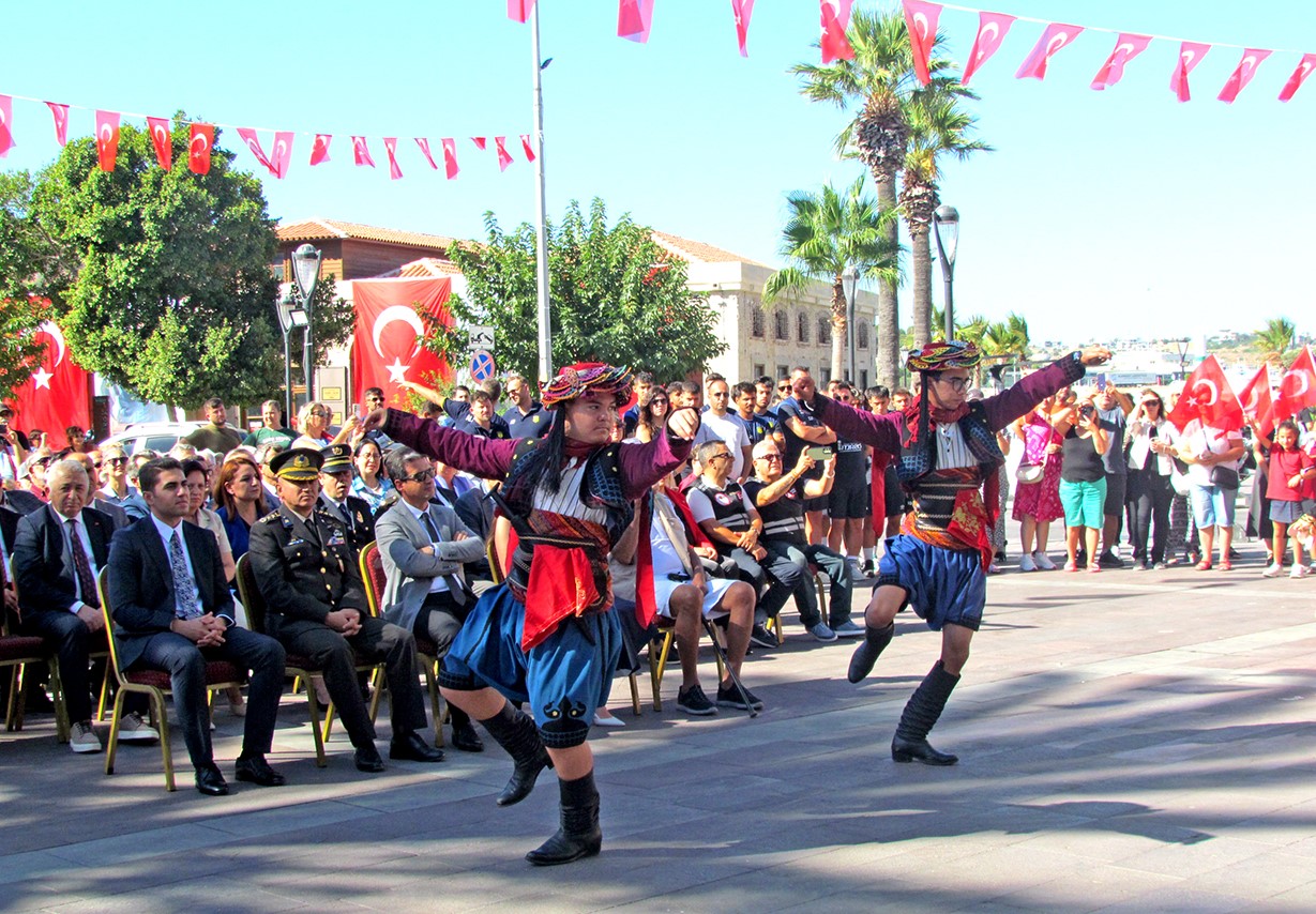 Çeşme'nin Kurtuluşu Coşkuyla Kutlandı! (2)