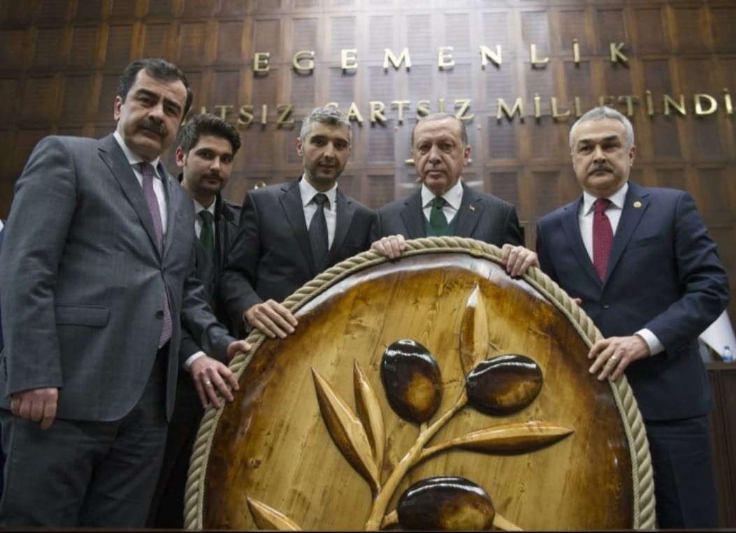 Çeyrek Asırdır Sanatla Uğraşıyor Cumhurbaşkanlığı Makamında Eseri Var (1)