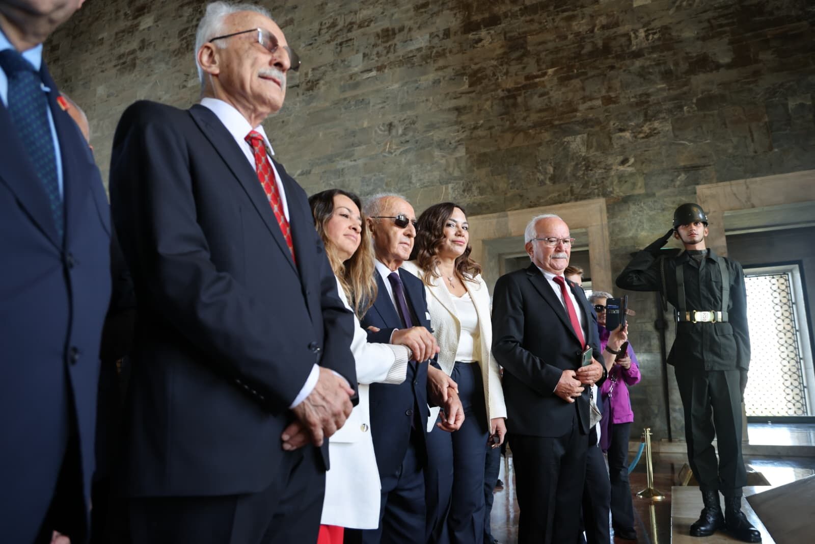 Cumhuriyet Halk Partisi’nin Kuruluşunun 102. Yılı Dolayısıyla Genel Başkan Özgür Özel Ve Parti Kurmayları Anıtkabir’deydi. Chp Manisa İl Başkanı İlksen Özalper’in De Bulunduğu Programda Ata’nın Huzuruna Çelenk Bırakılarak (3)