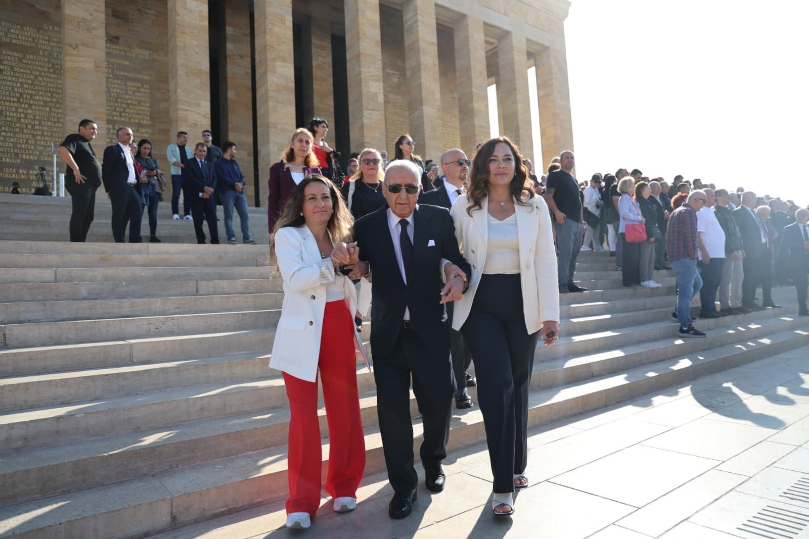 Cumhuriyet Halk Partisi’nin Kuruluşunun 102. Yılı Dolayısıyla Genel Başkan Özgür Özel Ve Parti Kurmayları Anıtkabir’deydi. Chp Manisa İl Başkanı İlksen Özalper’in De Bulunduğu Programda Ata’nın Huzuruna Çelenk Bırakılarak (4)