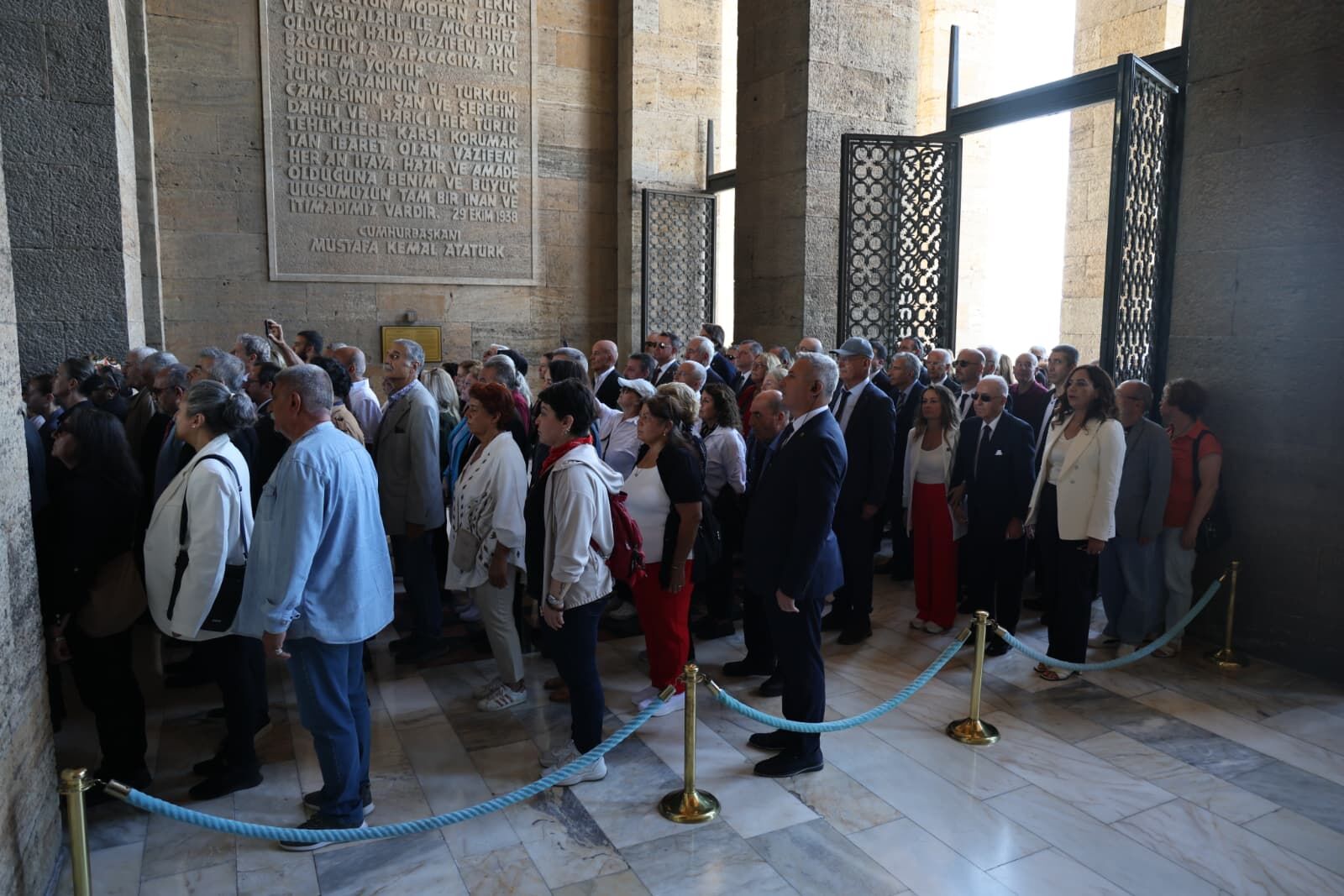 Cumhuriyet Halk Partisi’nin Kuruluşunun 102. Yılı Dolayısıyla Genel Başkan Özgür Özel Ve Parti Kurmayları Anıtkabir’deydi. Chp Manisa İl Başkanı İlksen Özalper’in De Bulunduğu Programda Ata’nın Huzuruna Çelenk Bırakılarak
