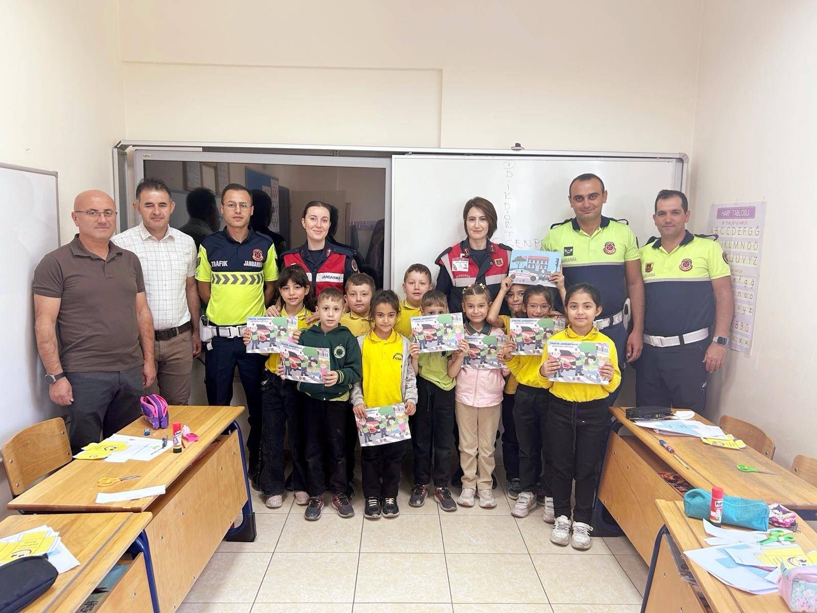 Ege'de Jandarmadan Öğrencilere Trafik Eğitimi! (2)