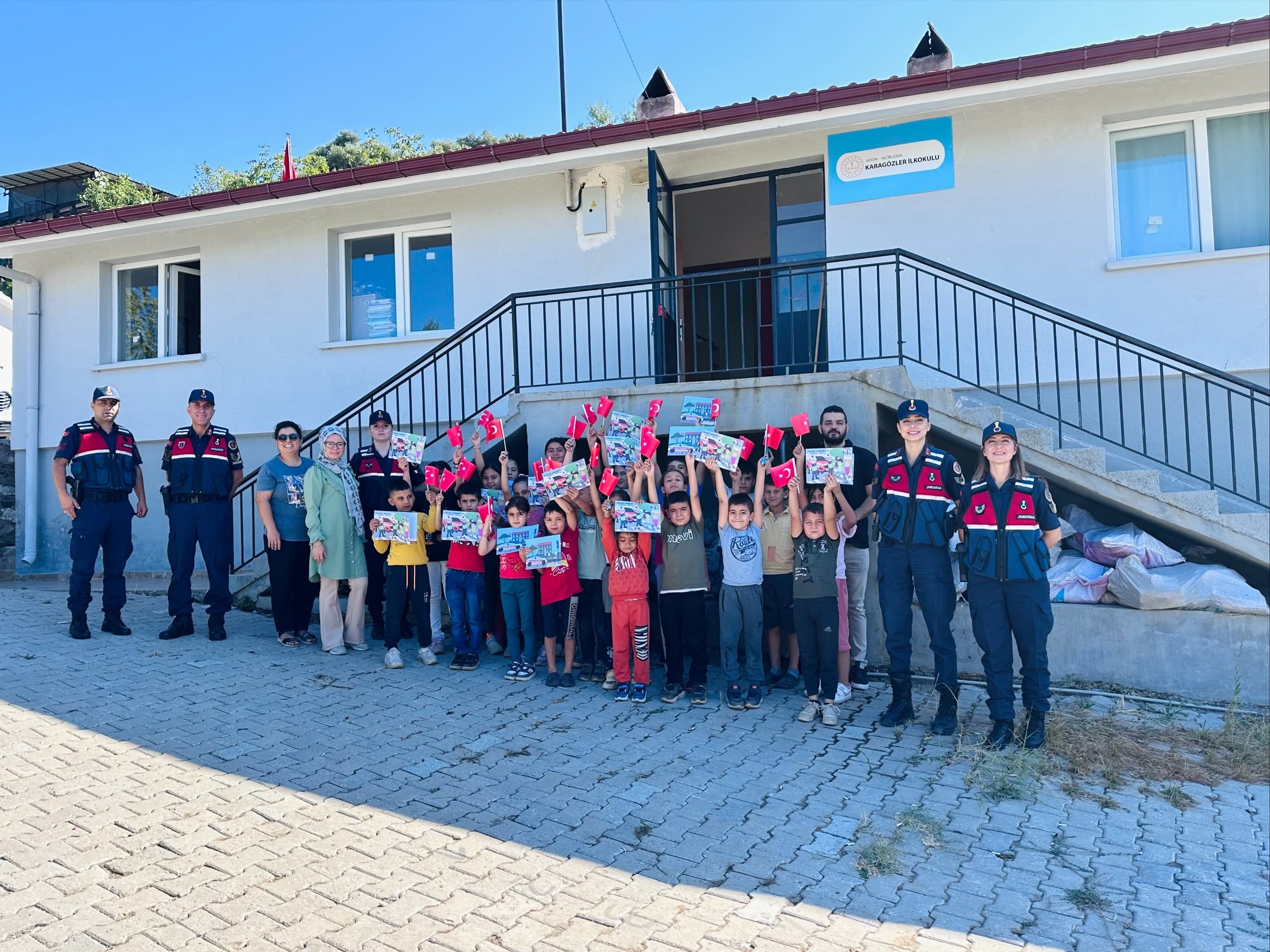 Ege'de Öğrenciler, Jandarmayı Yakından Tanıma Fırsatı Yakaladı (3)