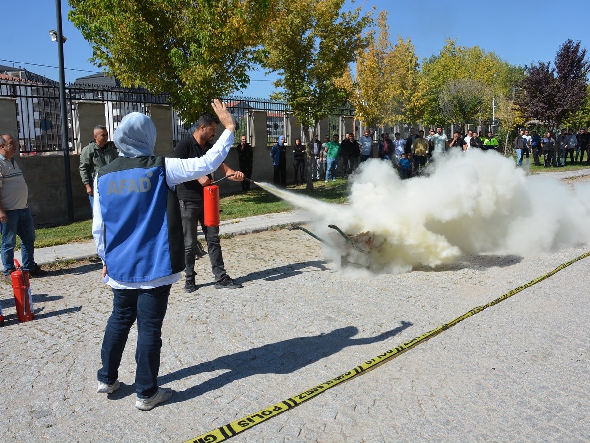 Emniyet Personeline Afet Farkındalık Eğitimi (2)