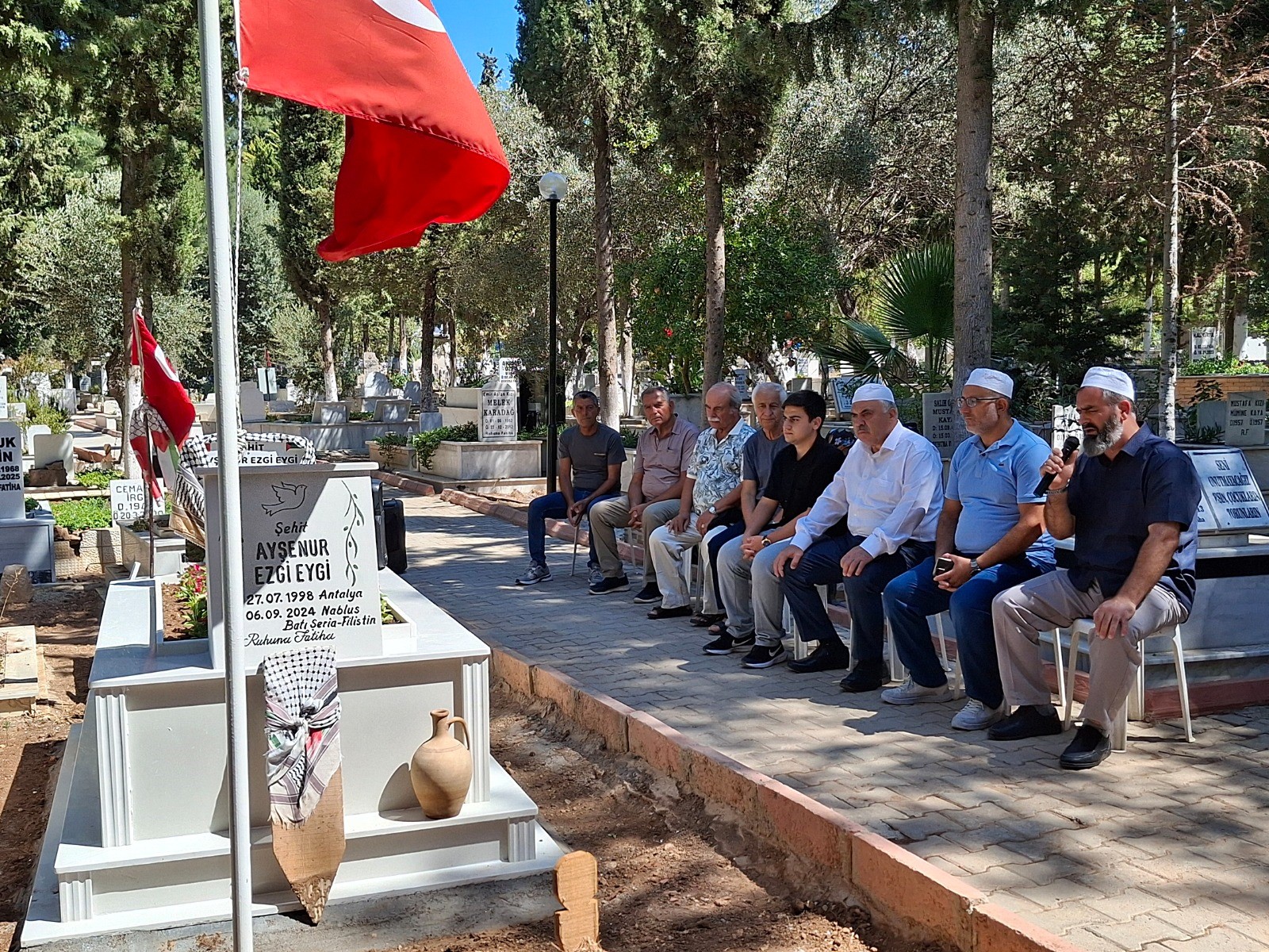 Filistin Şehidi Ayşenur Mezarı Başında Anıldı! (2)
