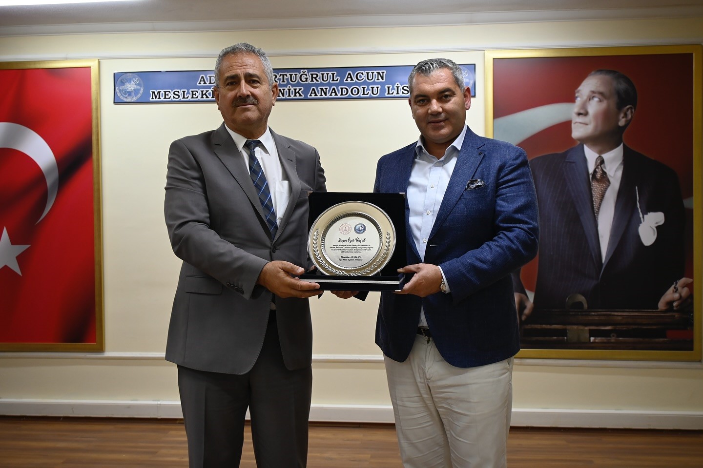 Hayırsever Iş Insanına Eğitime Destek Plaketi (3)