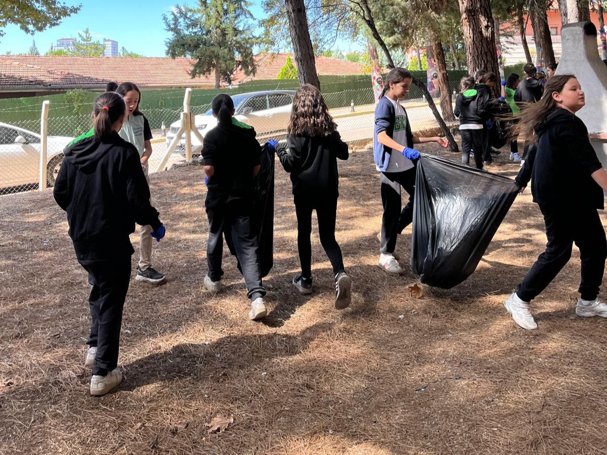 Hem Çevre Temizliği Yaptı Hem De Afet Bilinci Kazandı (4)