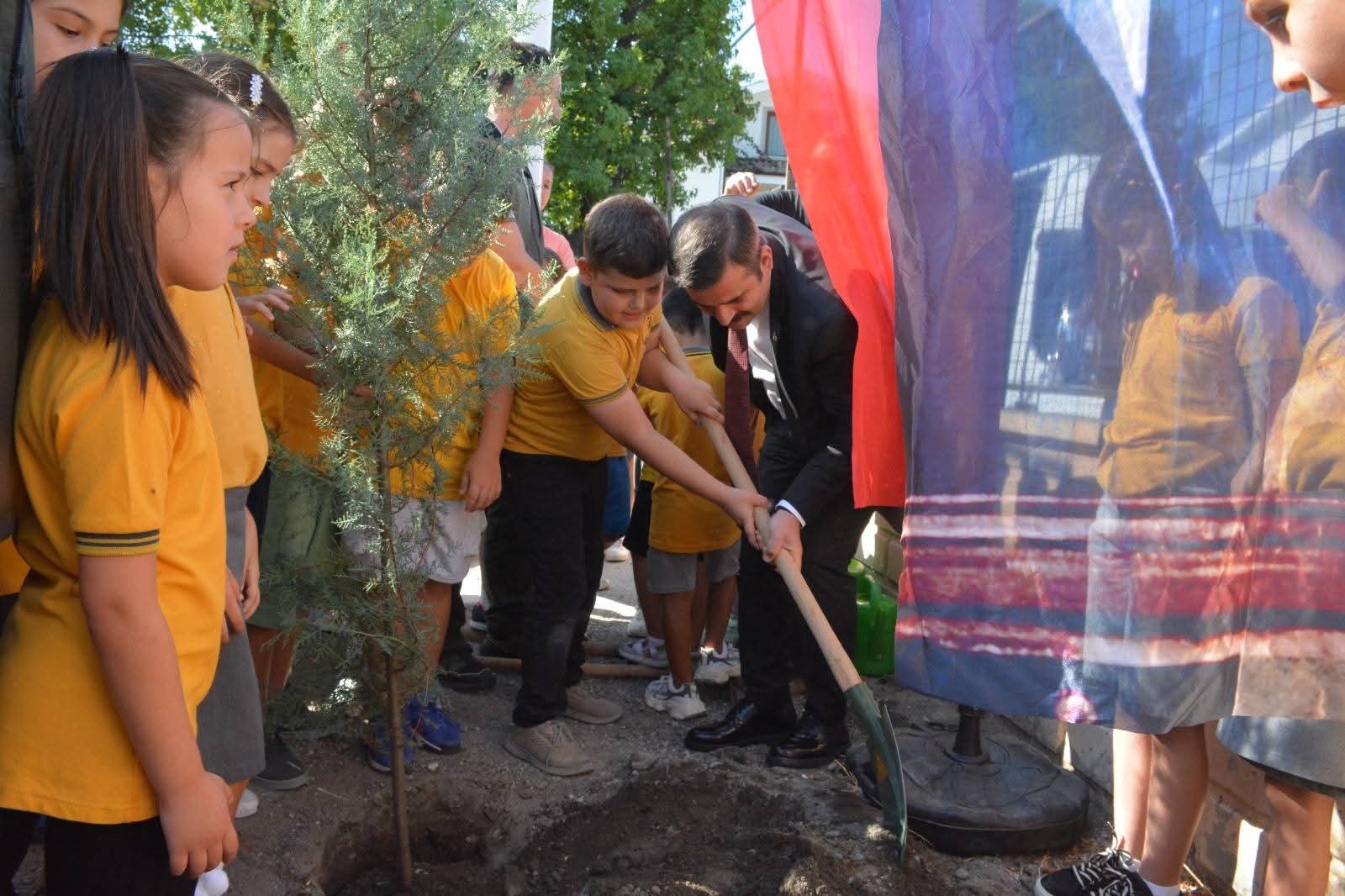 Her Çocuk Bir Fidan, İlk Ders Yeşil Vatan (2)