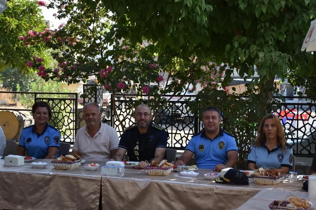 İlçede Ekiplere Kahvaltılı Kutlama! (2)
