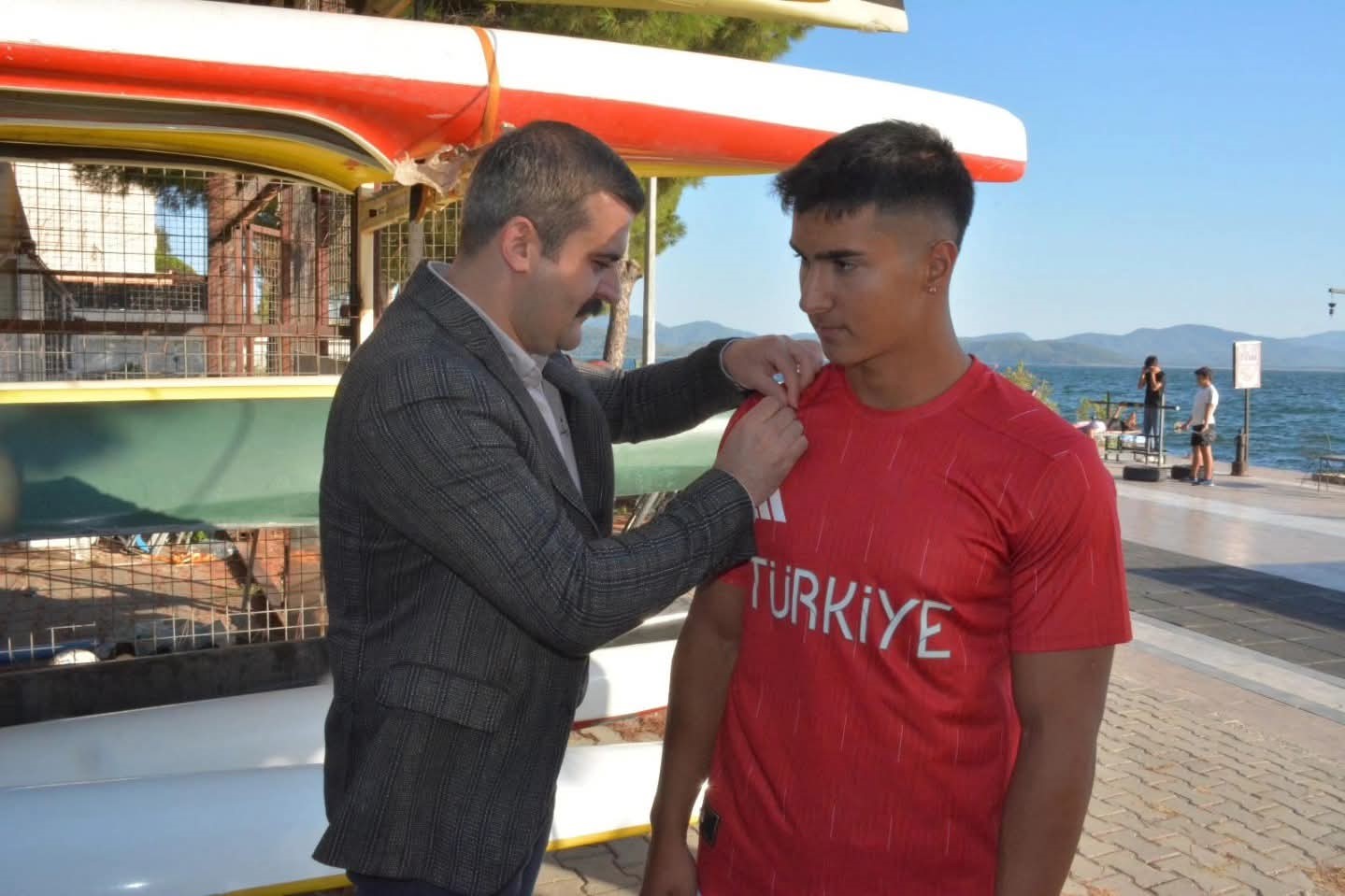 Kaymakam Kumcu, Dünya Şampiyonunu Ödüllendirdi (2)