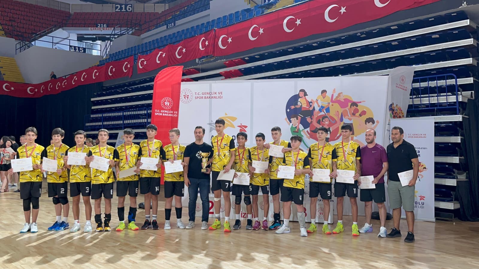 Manisa Erkek Voleybol Takımı Türkiye Şampiyonu Oldu (5)