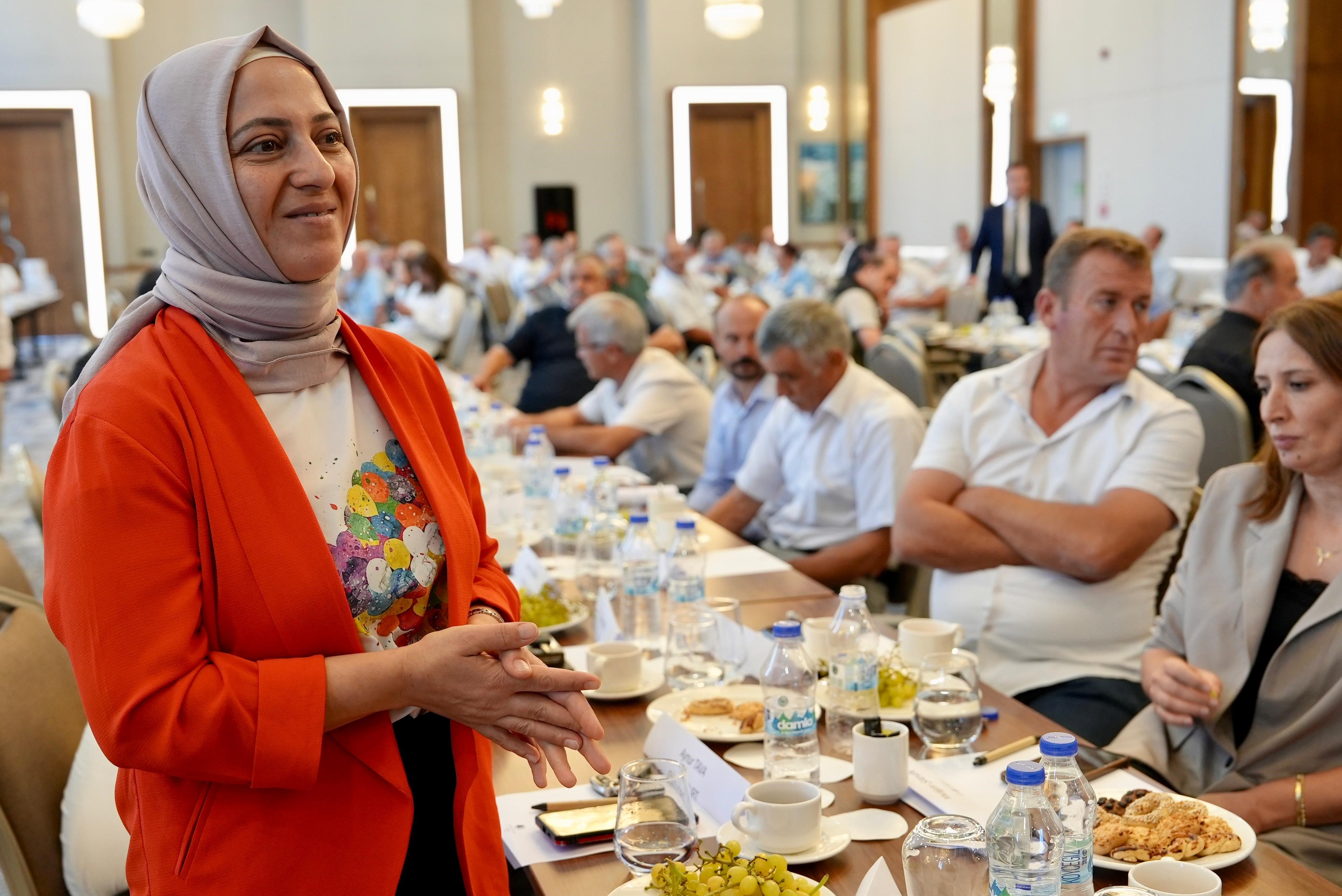 Manisa’da Bir Otelde Düzenlenen Programa Kamu Kurumlarının Bölge Ve Il Müdürleri Iştirak Etti. Ak Parti Manisa Milletvekili Murat Baybatur’un Moderatörlüğünü Yaptığı Programda, Mahalle Muhtarları, Vatandaşların Günlük Yaşam (4)