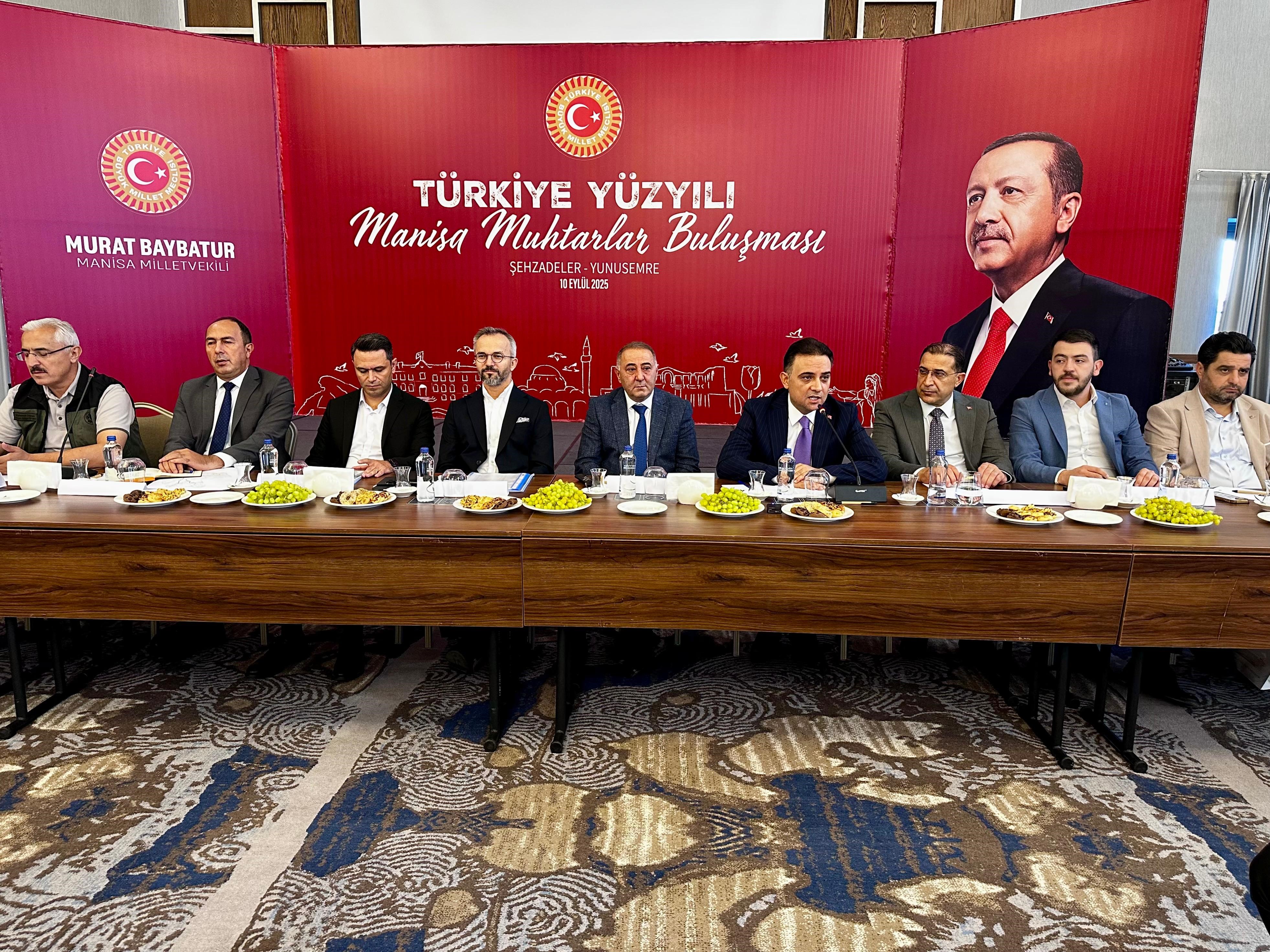 Manisa’da Bir Otelde Düzenlenen Programa Kamu Kurumlarının Bölge Ve Il Müdürleri Iştirak Etti. Ak Parti Manisa Milletvekili Murat Baybatur’un Moderatörlüğünü Yaptığı Programda, Mahalle Muhtarları, Vatandaşların Günlük Yaşam