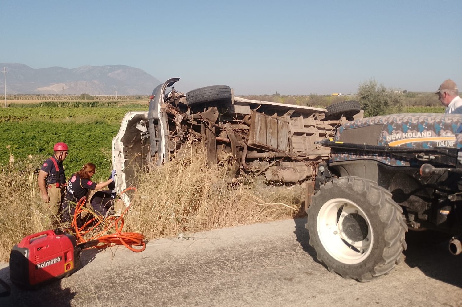 Manisa'da Kamyonet Takla Attı (3)