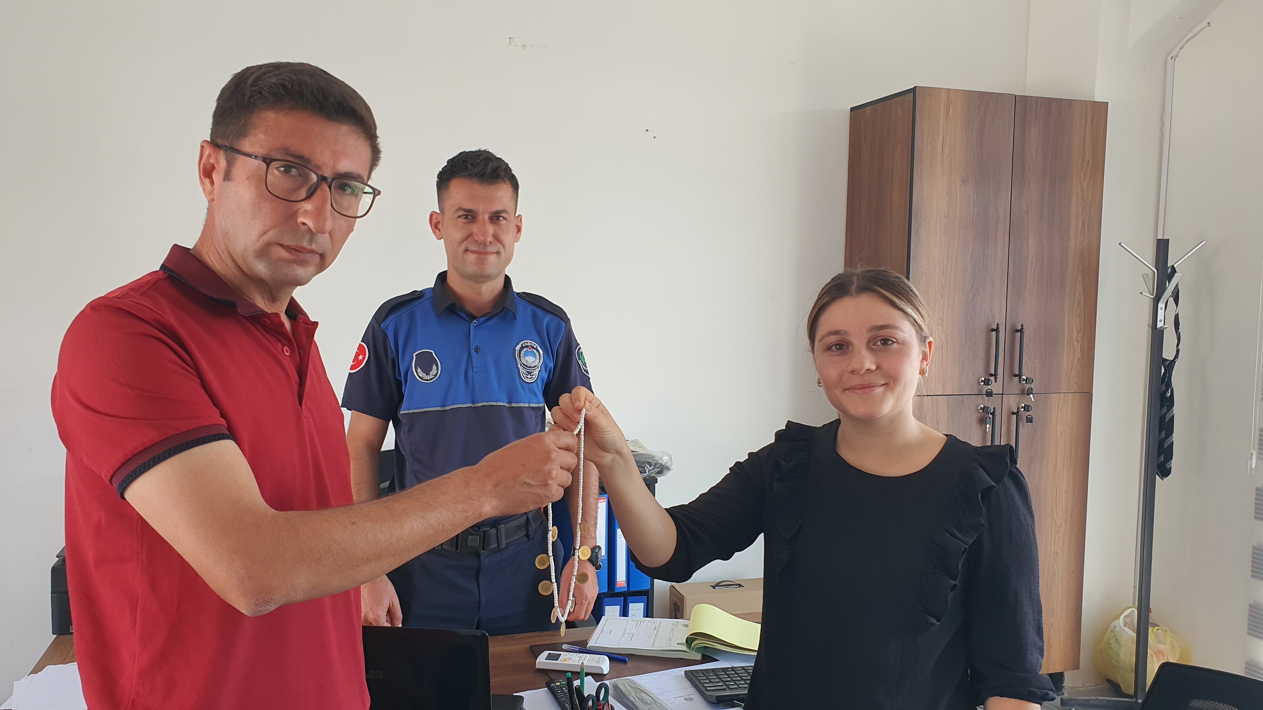 Manisa'da Kayıp Altınlar Duyarlı Vatandaşlar Sayesinde Bulundu (4)