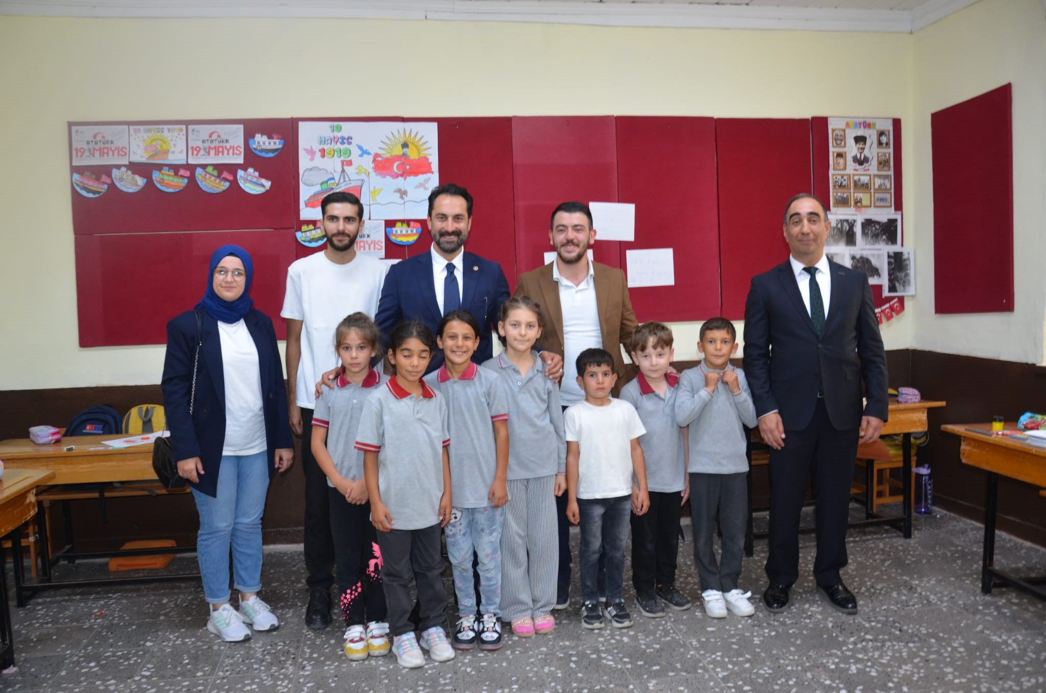 Manisa'da Öğrencilere Okulun Ilk Gününde Sürpriz! (3)