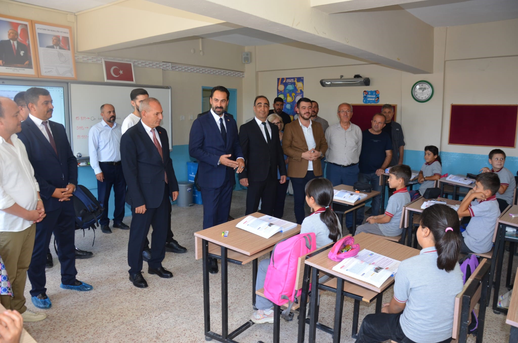 Manisa'da Öğrencilere Okulun Ilk Gününde Sürpriz! (5)