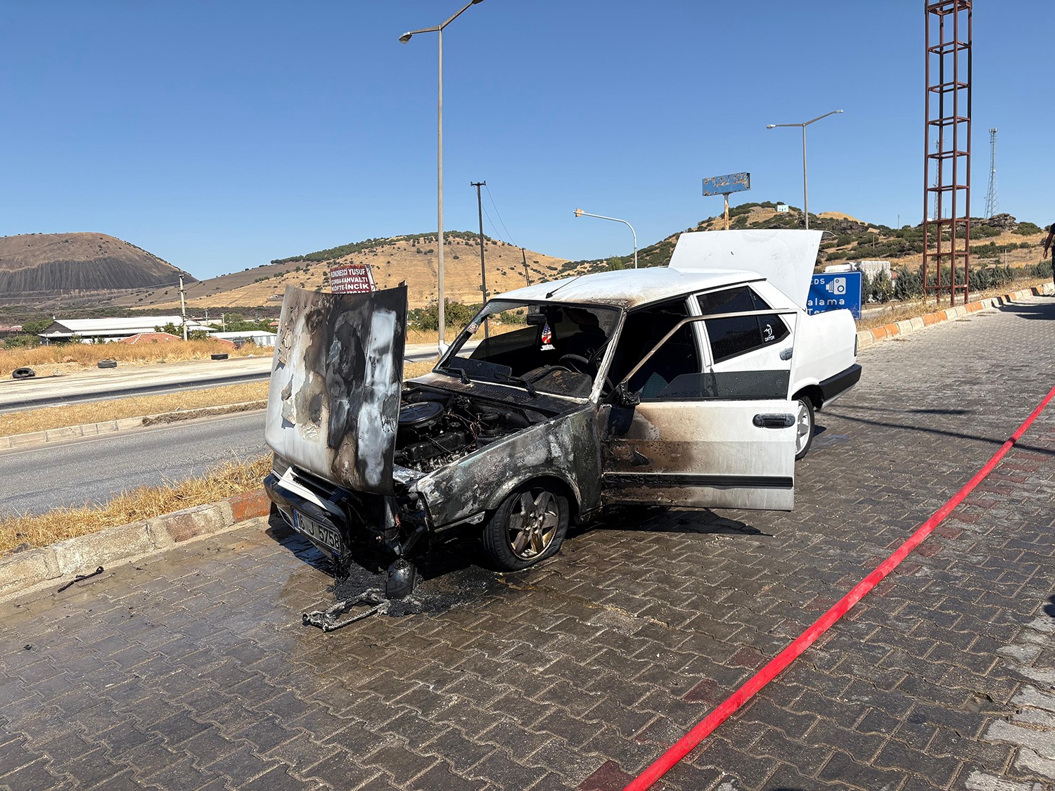 Manisa'da Otomobi Yangını (4)