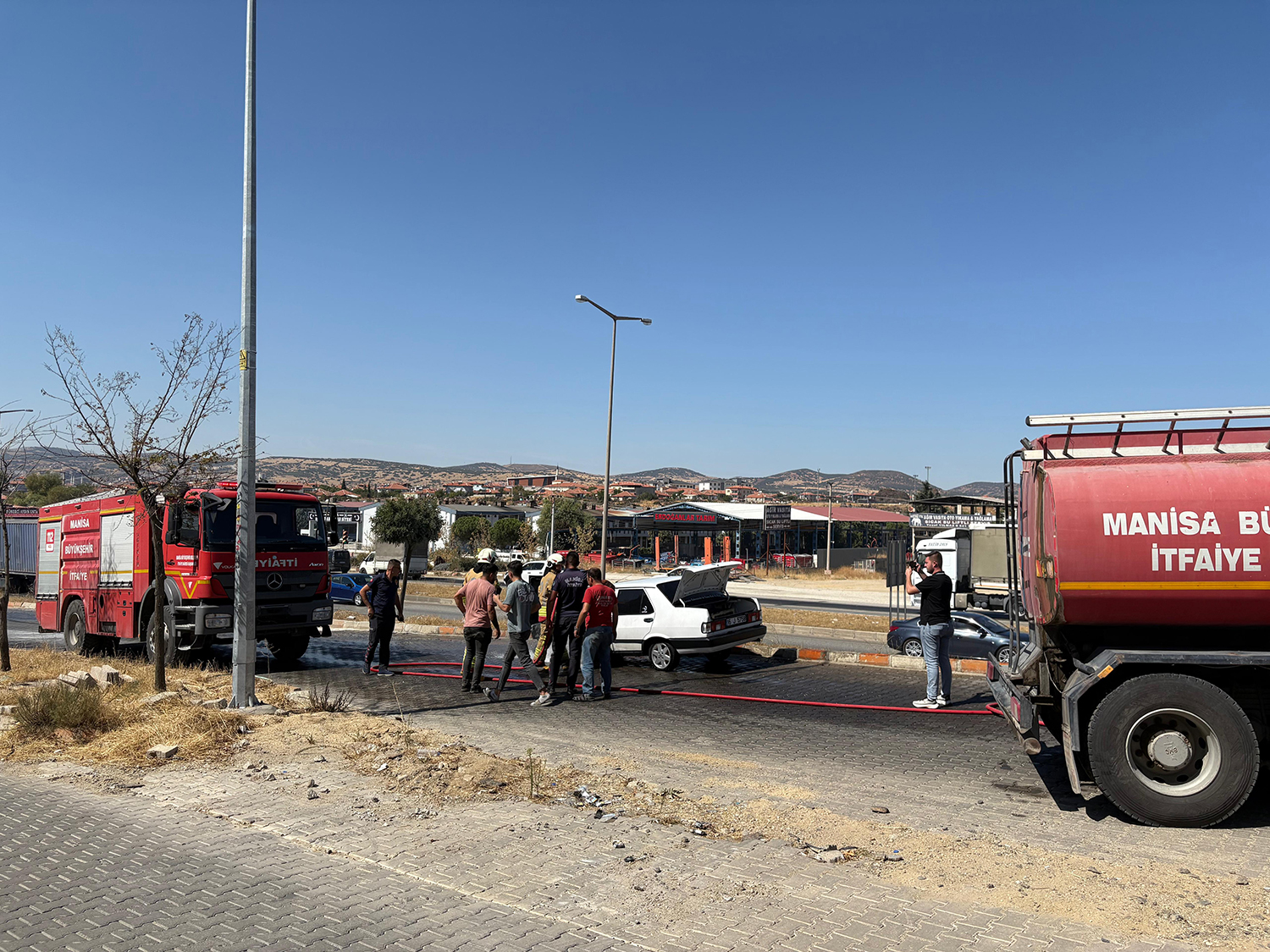 Manisa'da Otomobi Yangını (5)