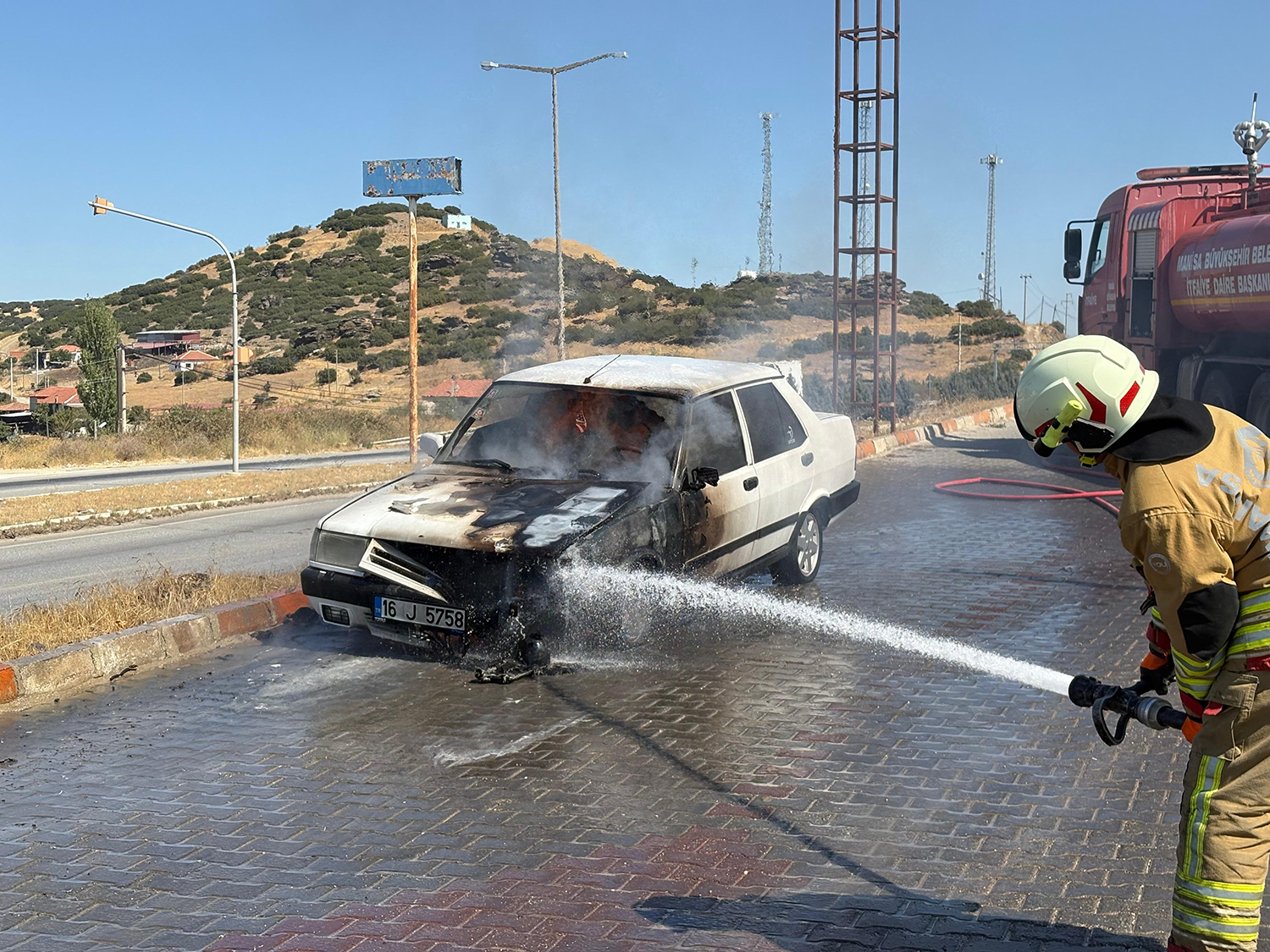 Manisa'da Otomobi Yangını (6)