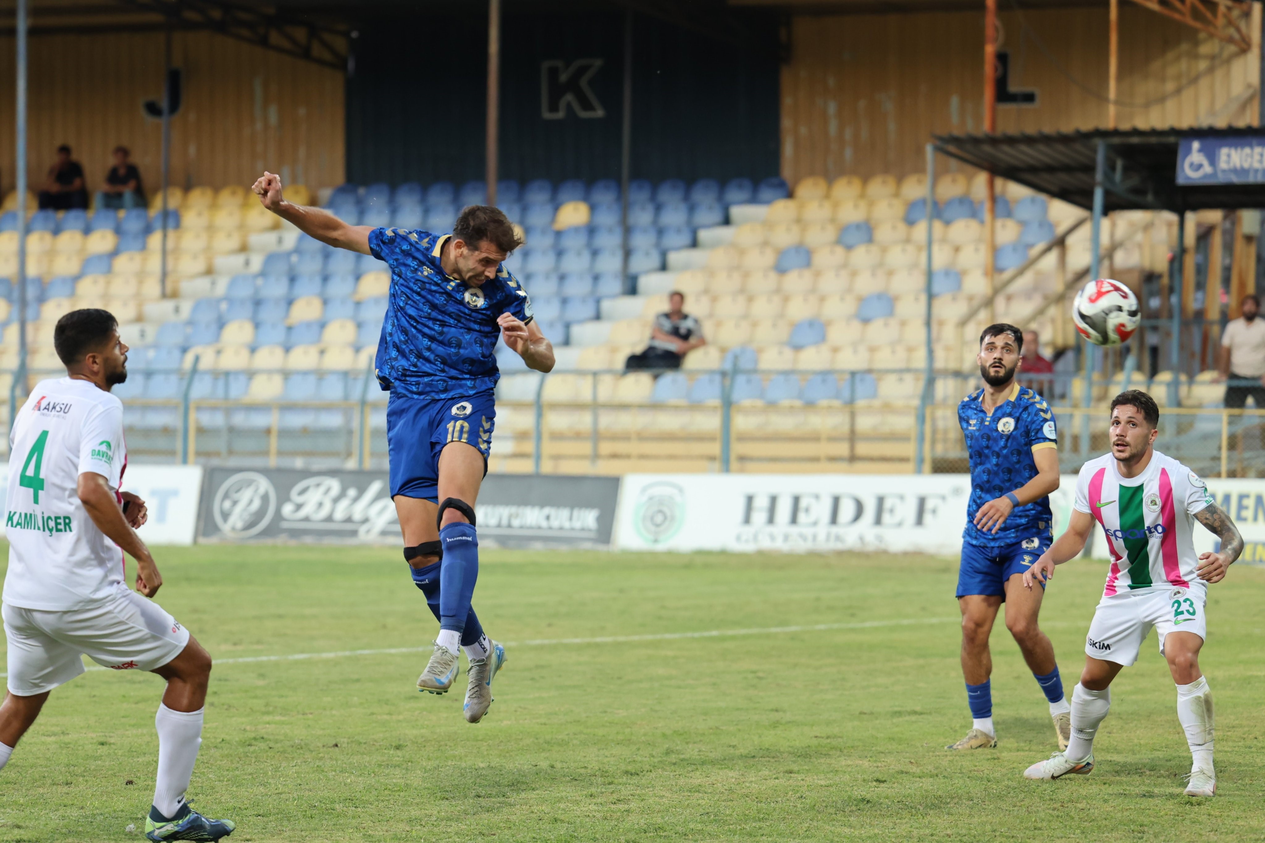 Menemen Fk'nın Oyuncusu Koç'tan Önemli Çıkış! (1)