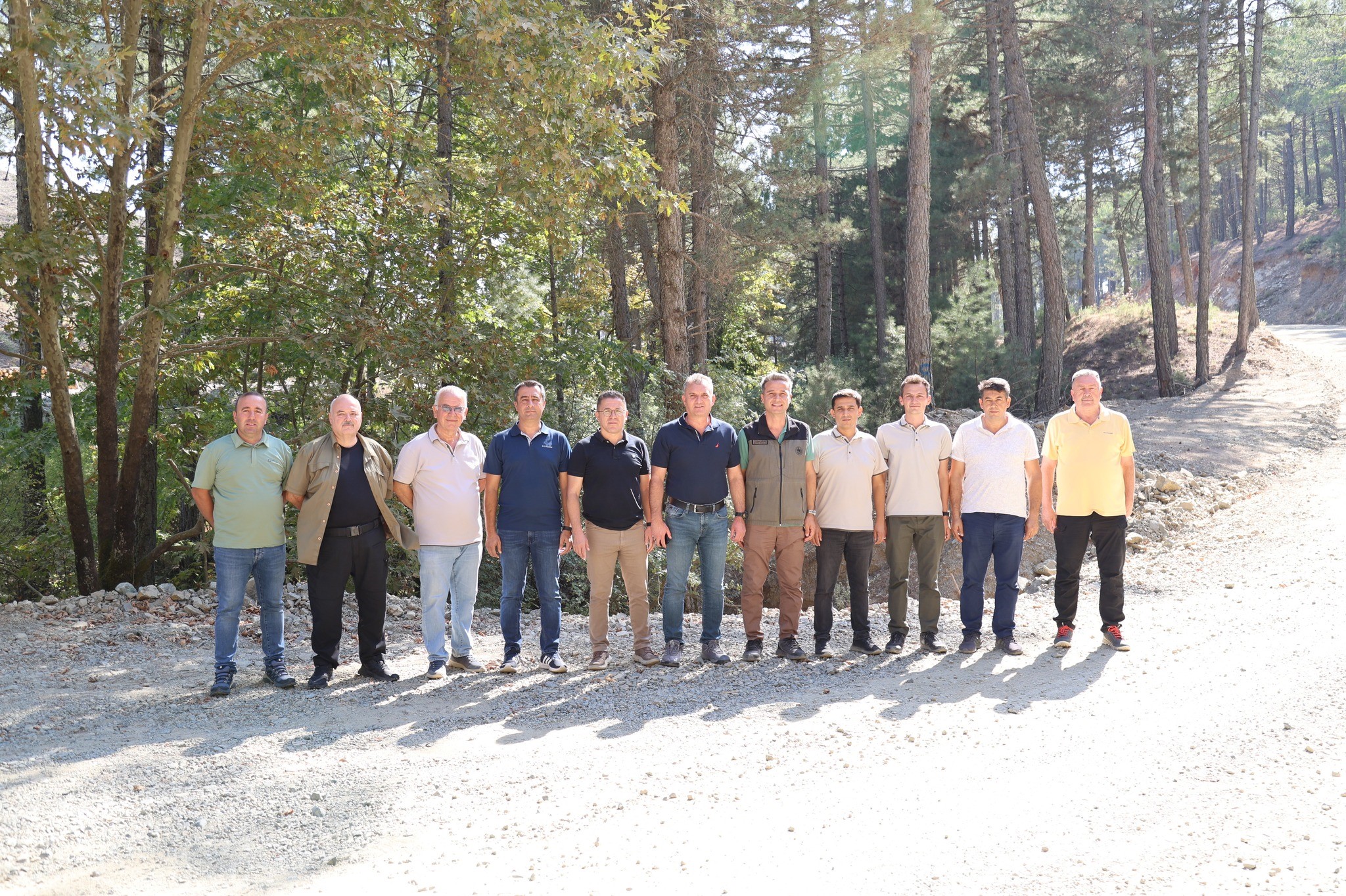 Muğla Orman Bölge Müdürü Mustafa Ülküdür , Makine İkmal Şube Müdürlüğü Koordinesinde Tutulan Orman Yolu Üst Yapı Çalışmaları Yerinde Incelendi (1)