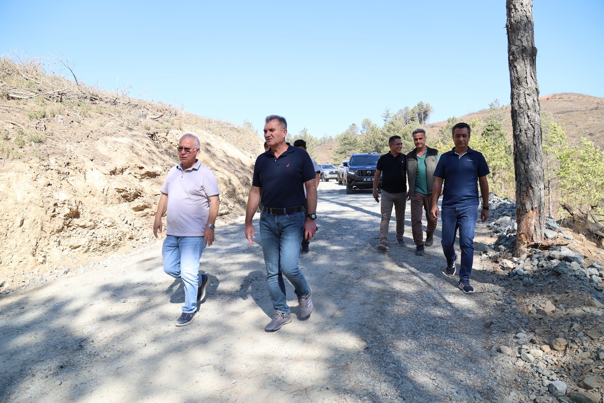 Muğla Orman Bölge Müdürü Mustafa Ülküdür , Makine İkmal Şube Müdürlüğü Koordinesinde Tutulan Orman Yolu Üst Yapı Çalışmaları Yerinde Incelendi (2)