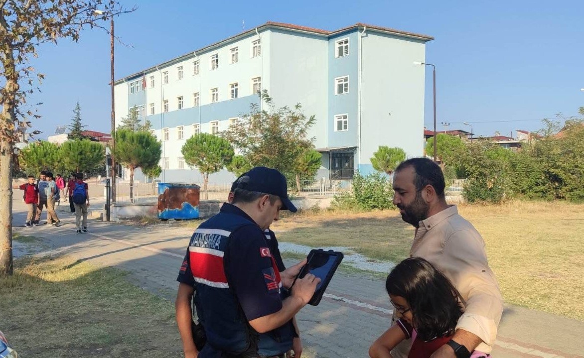 Salihli'de Huzurlu Okul Önleri Ve Huzurlu Sokaklar Uygulaması! (1)